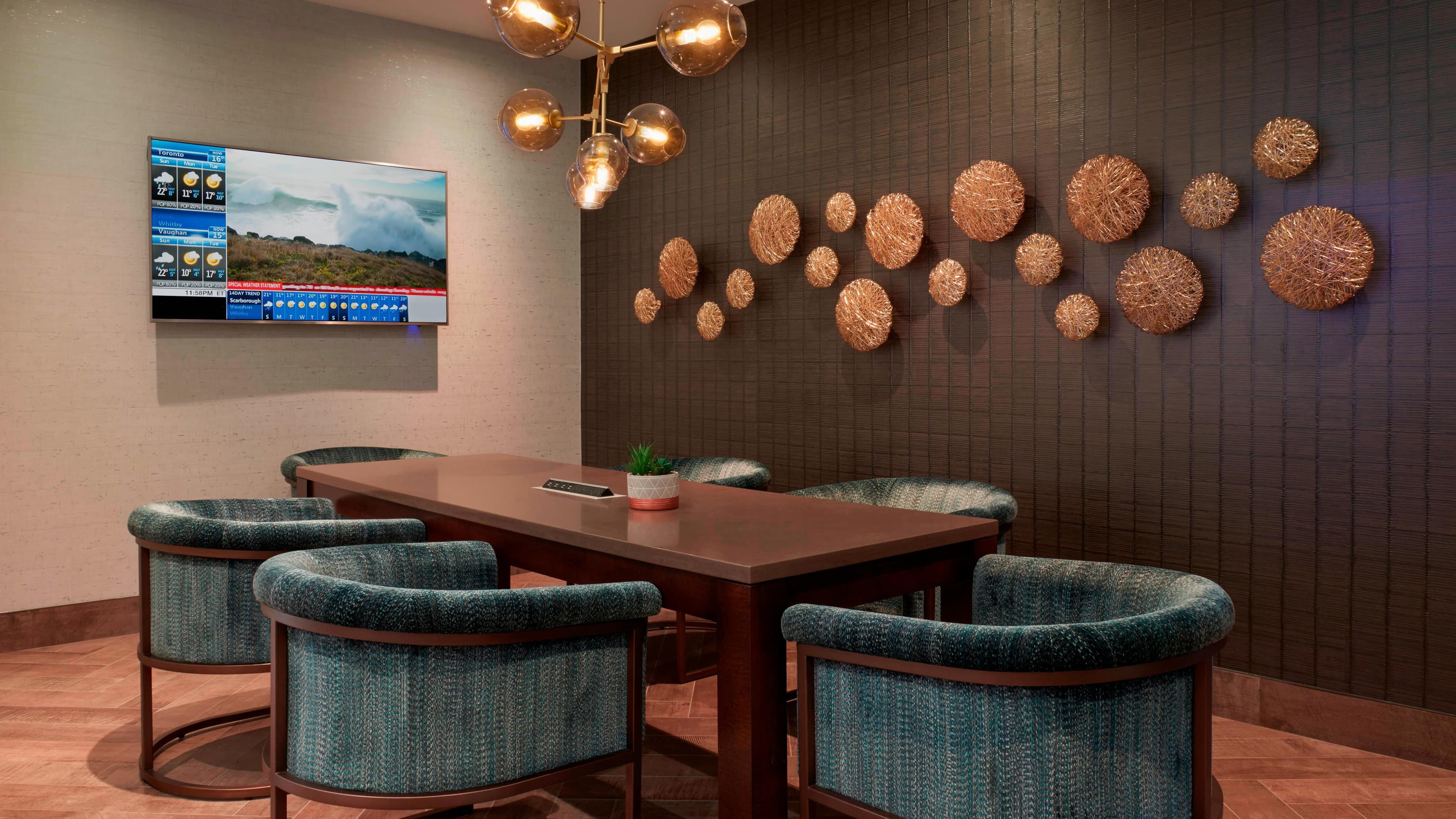 M Club lounge access - Image 13
