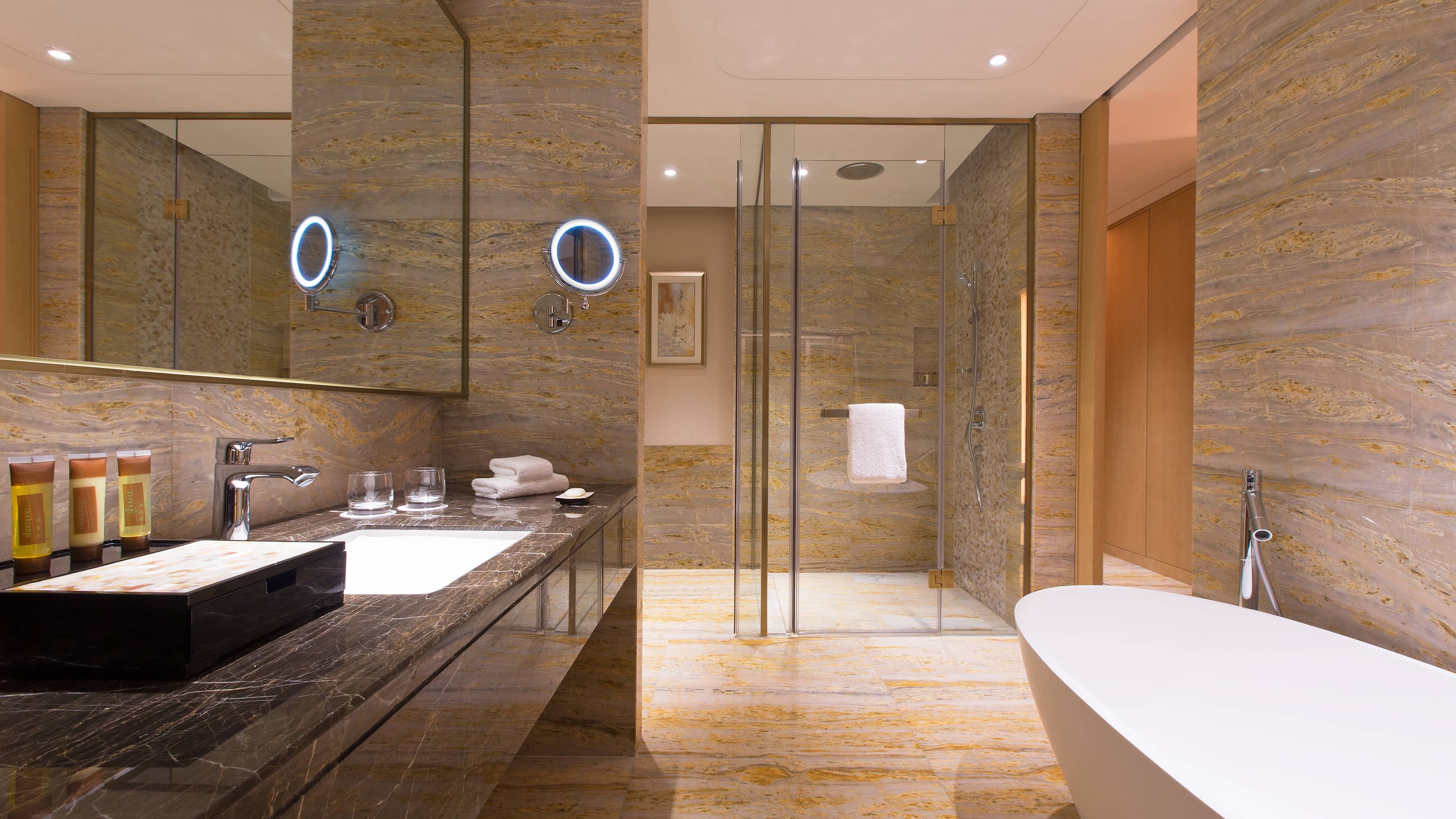 Sheraton Zhanjiang Hotel - Image 4