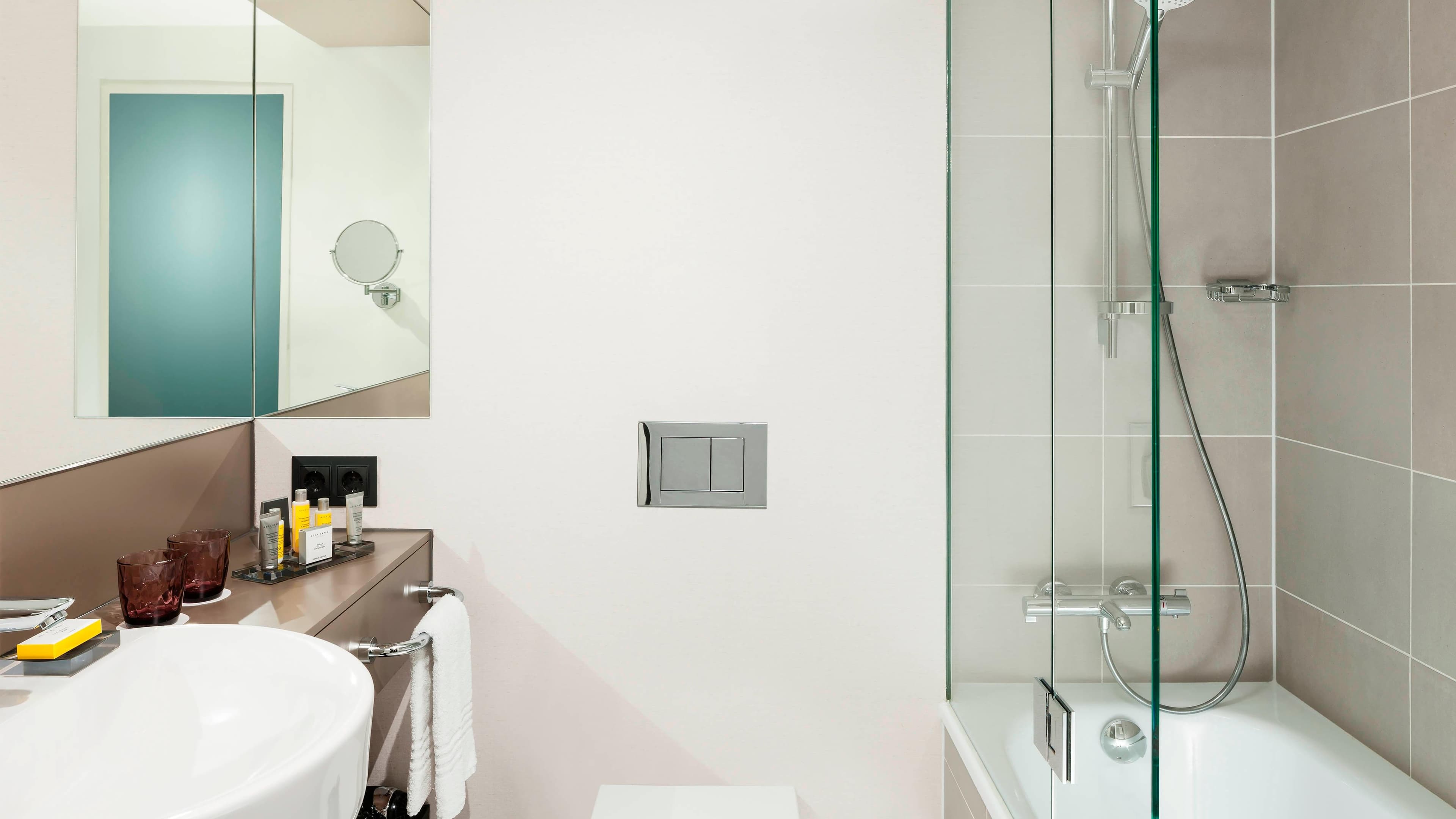 Deluxe Room - Image 4