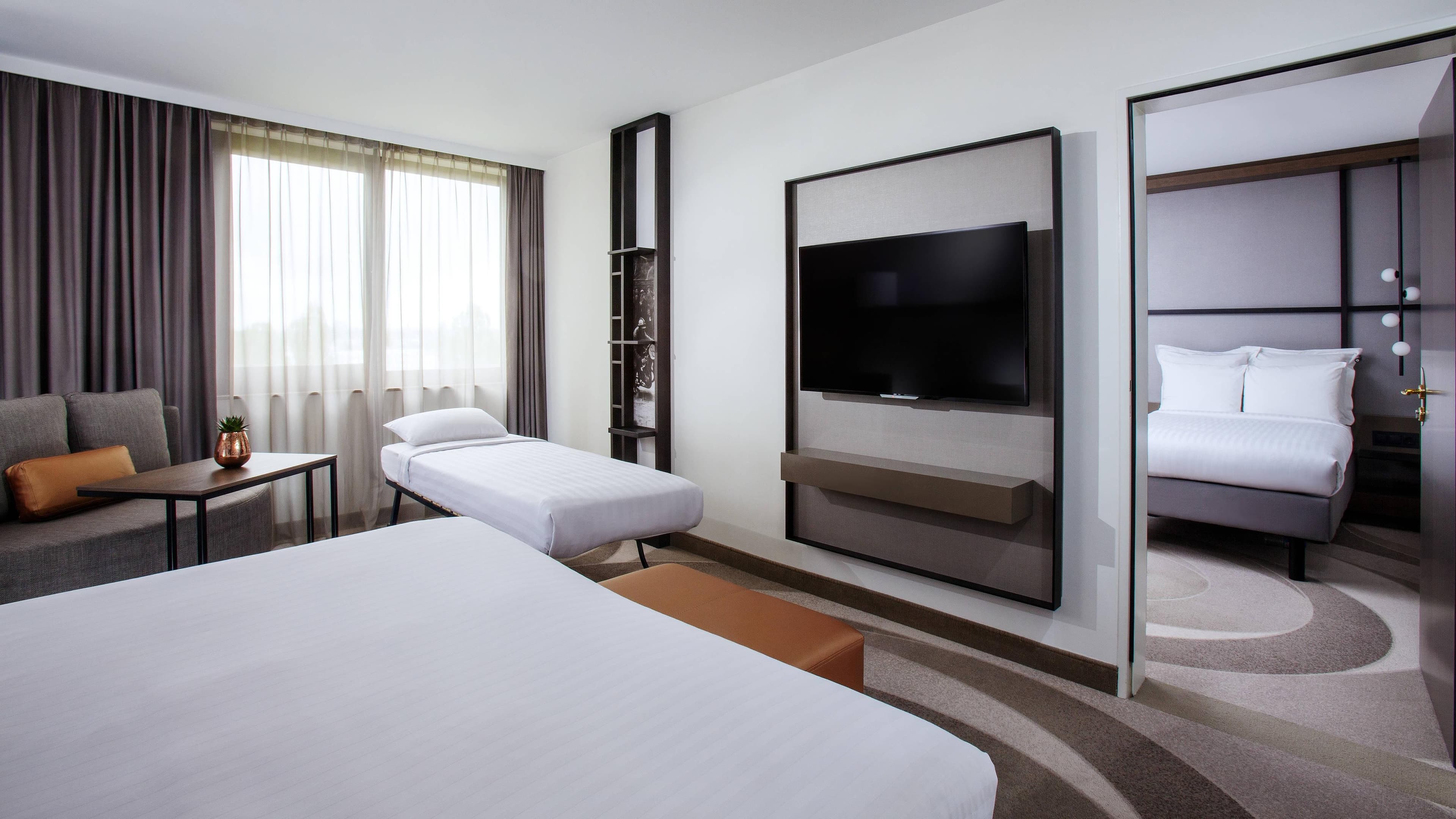 Deluxe Room - Image 2