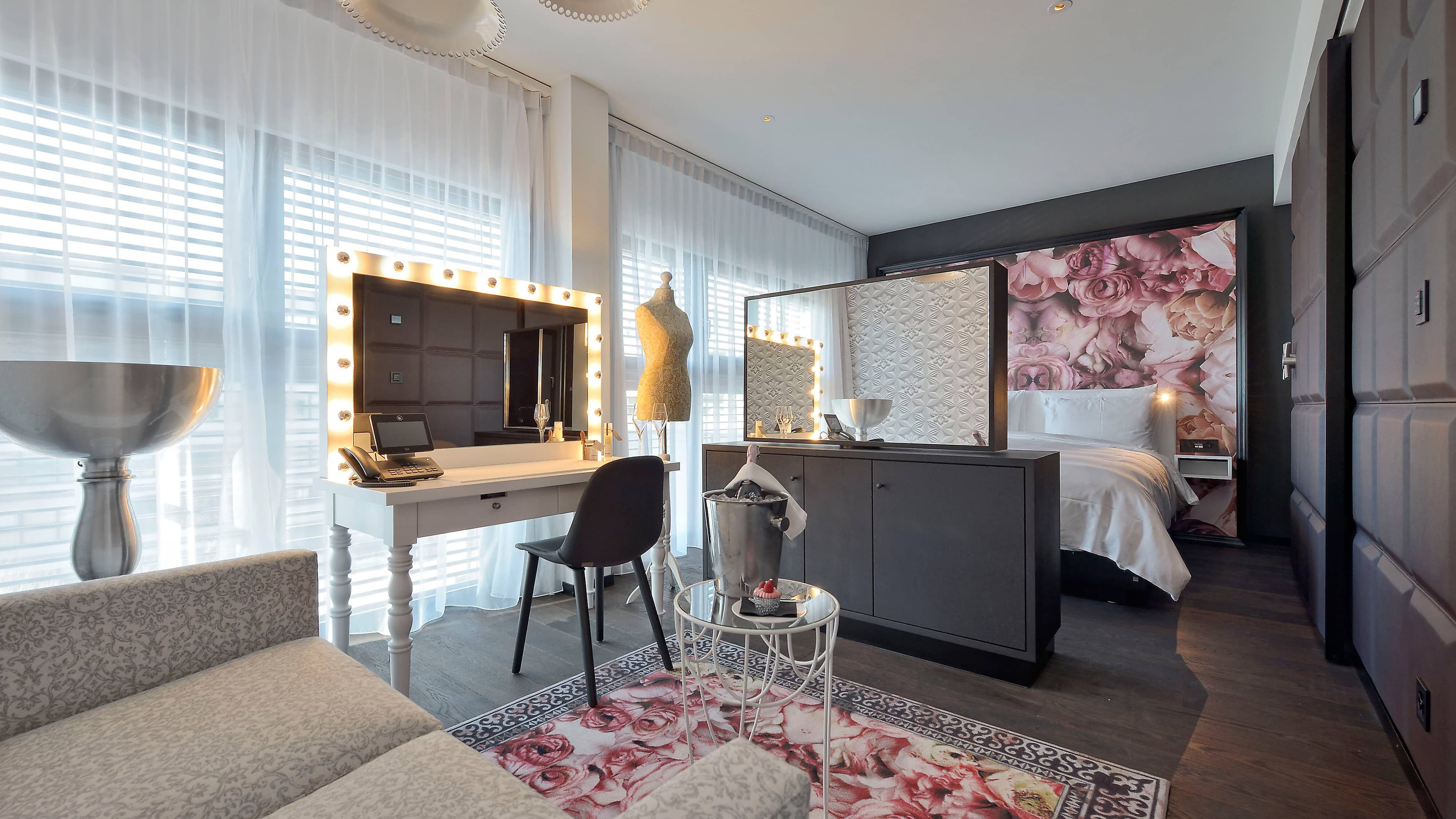 Junior Suite - Image 1