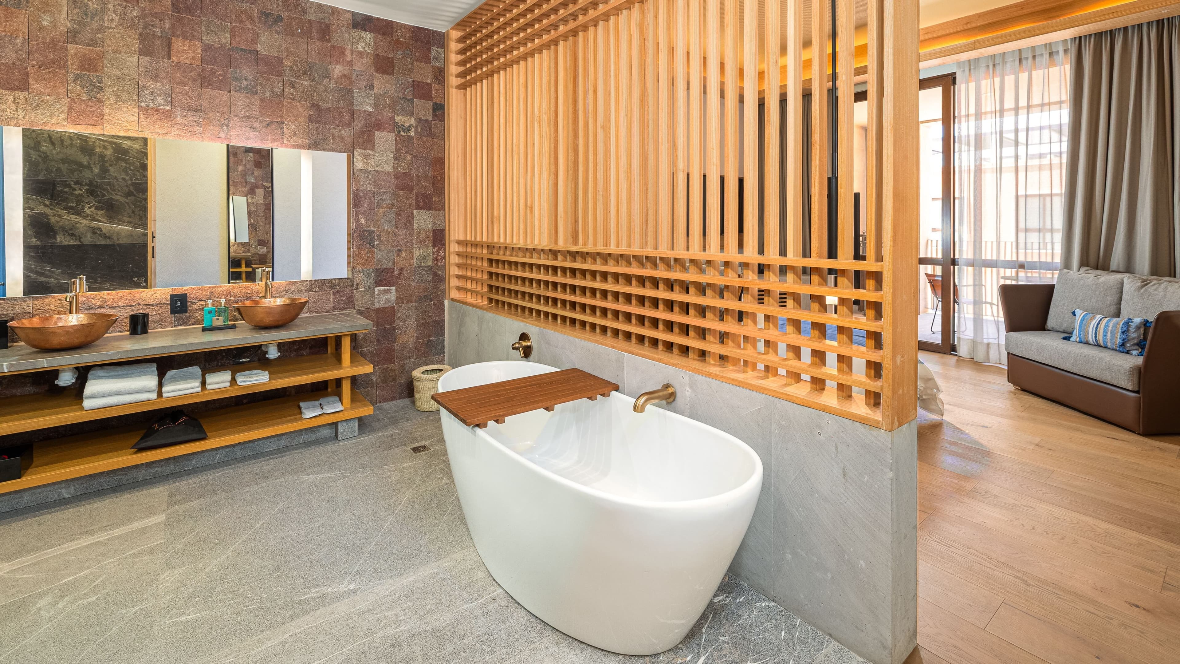 Deluxe Guest room - Image 3