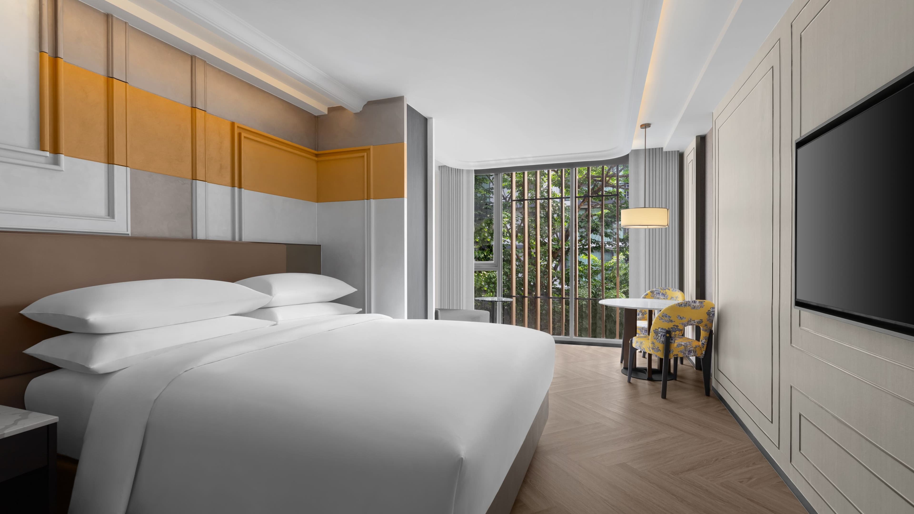 Madi Paidi Bangkok, Autograph Collection — 15