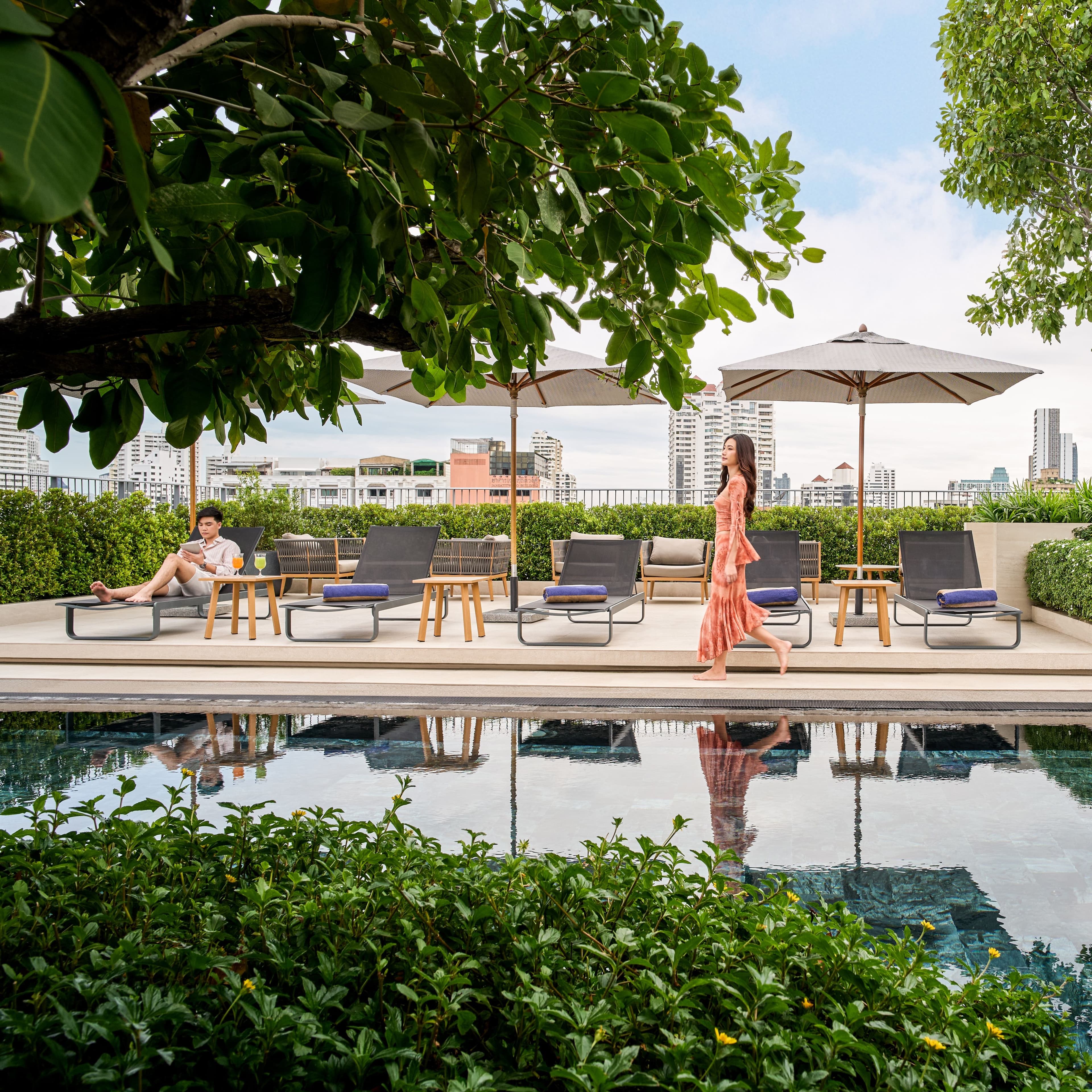 Madi Paidi Bangkok, Autograph Collection - Image 1