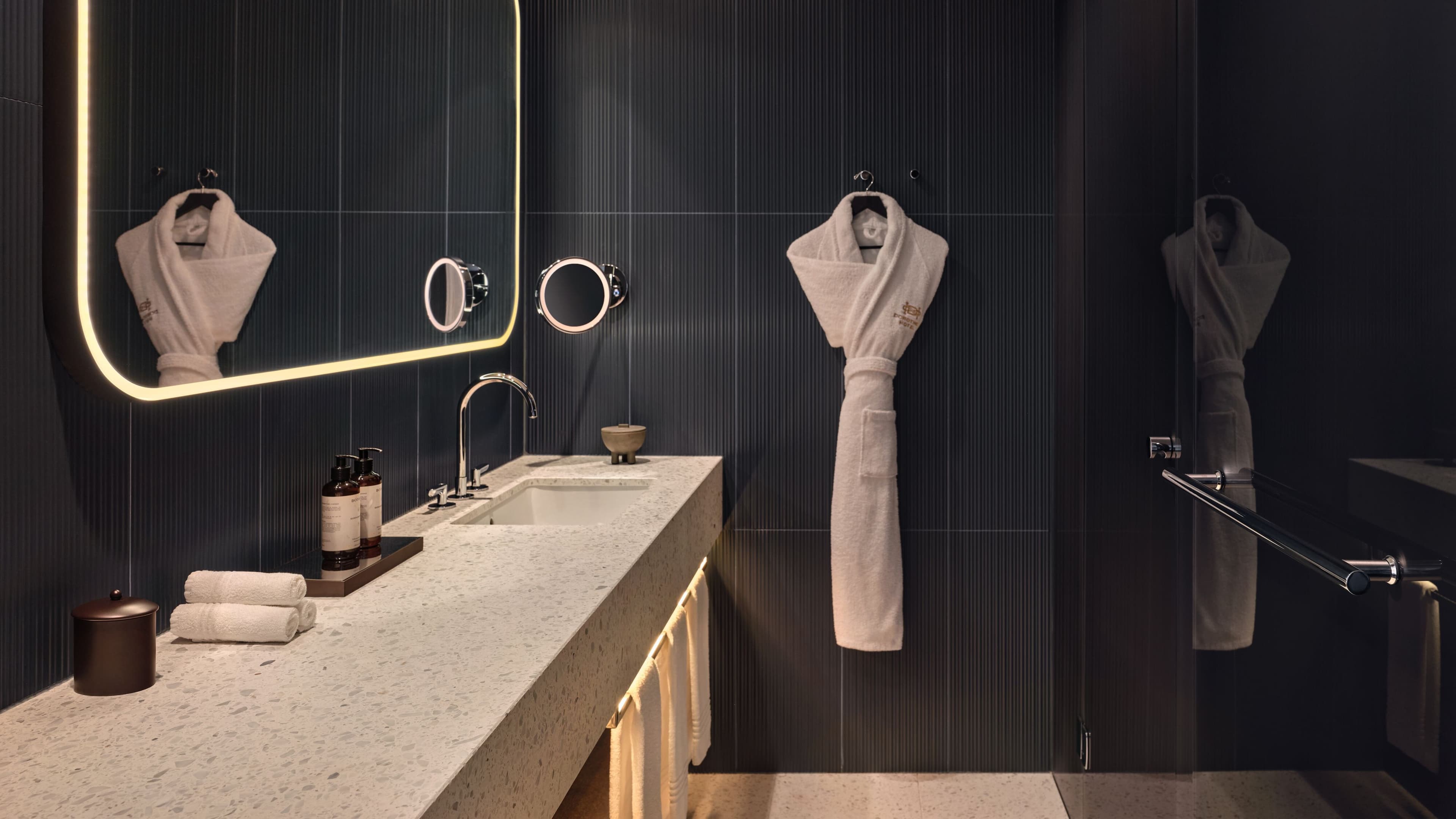 Contemporary Twin Room - Image 7