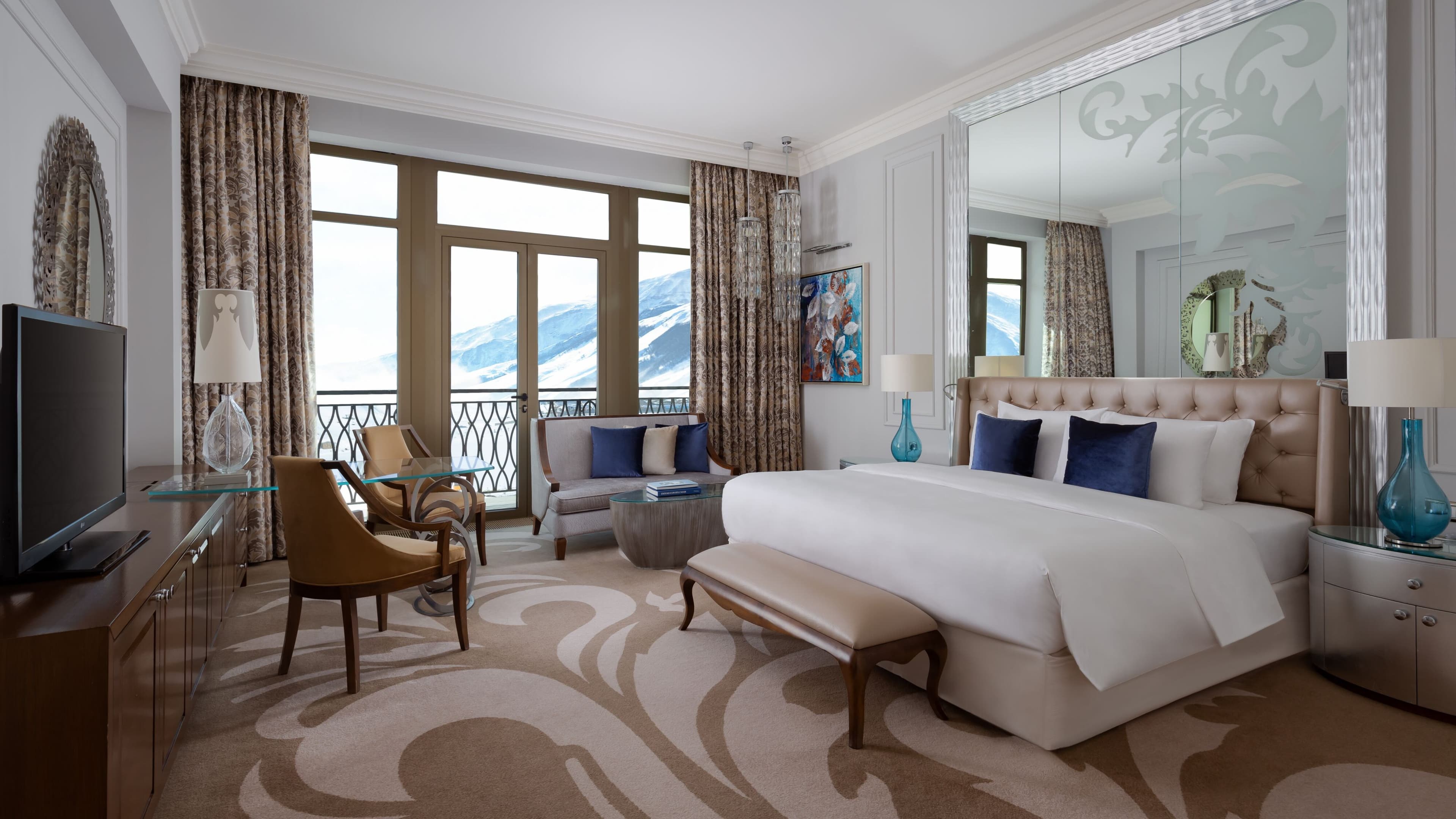 Deluxe Room with Balcony - Image 5