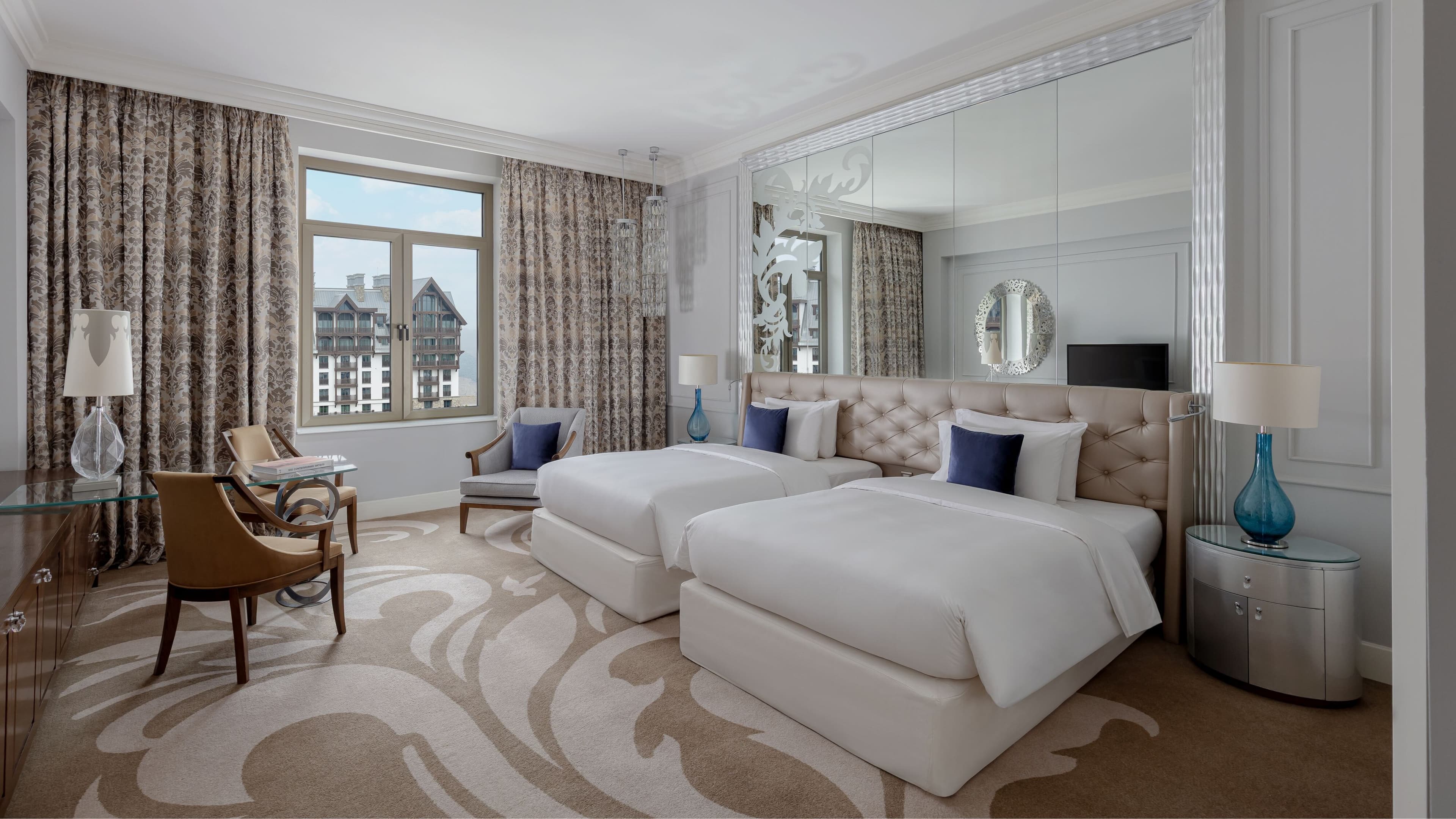 Deluxe Guest room - Image 11