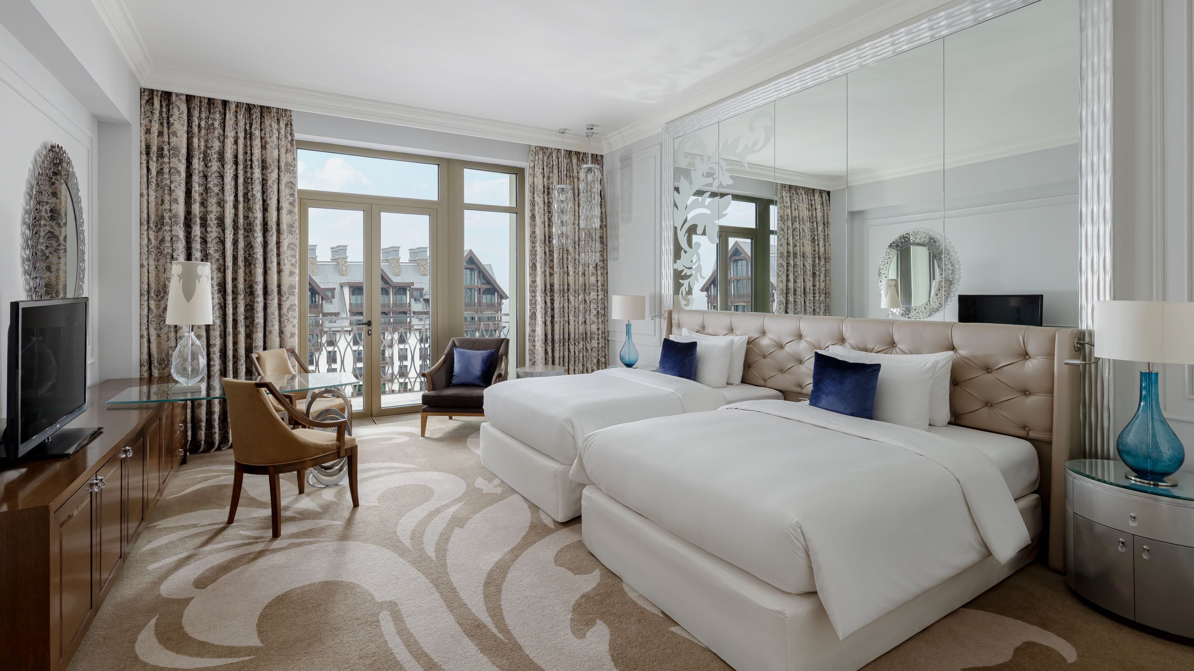 Deluxe Guest room - Image 9