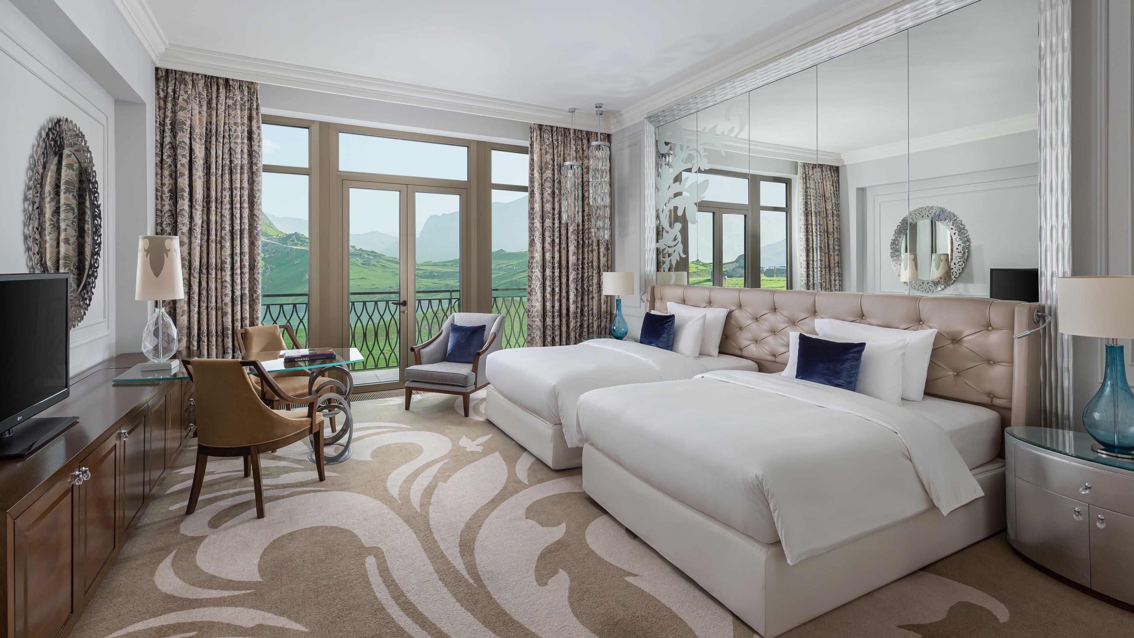 Deluxe Room with Balcony - Image 8