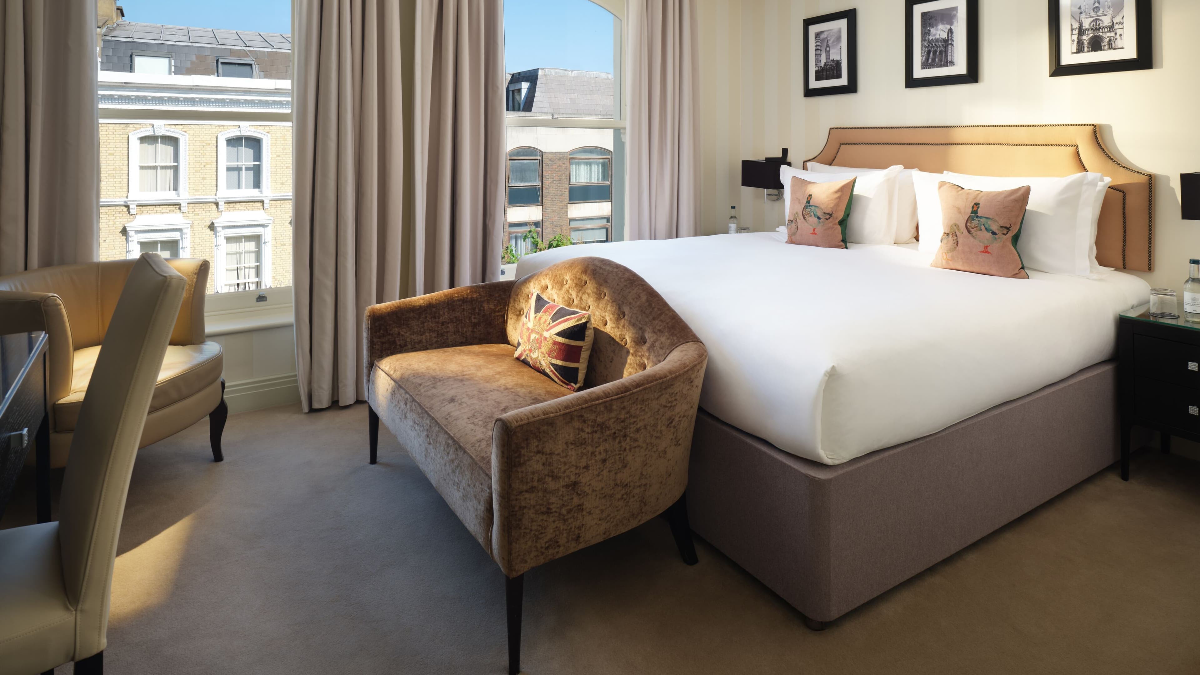 Deluxe Guest Room - Image 2