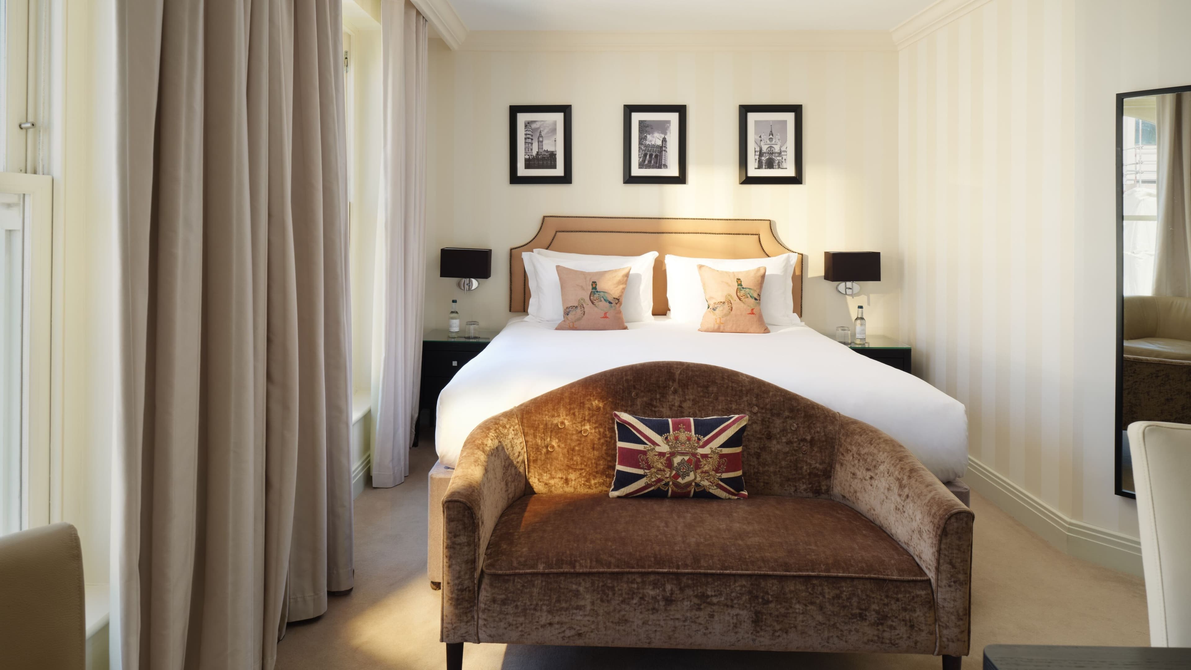 Deluxe Guest Room - Image 1