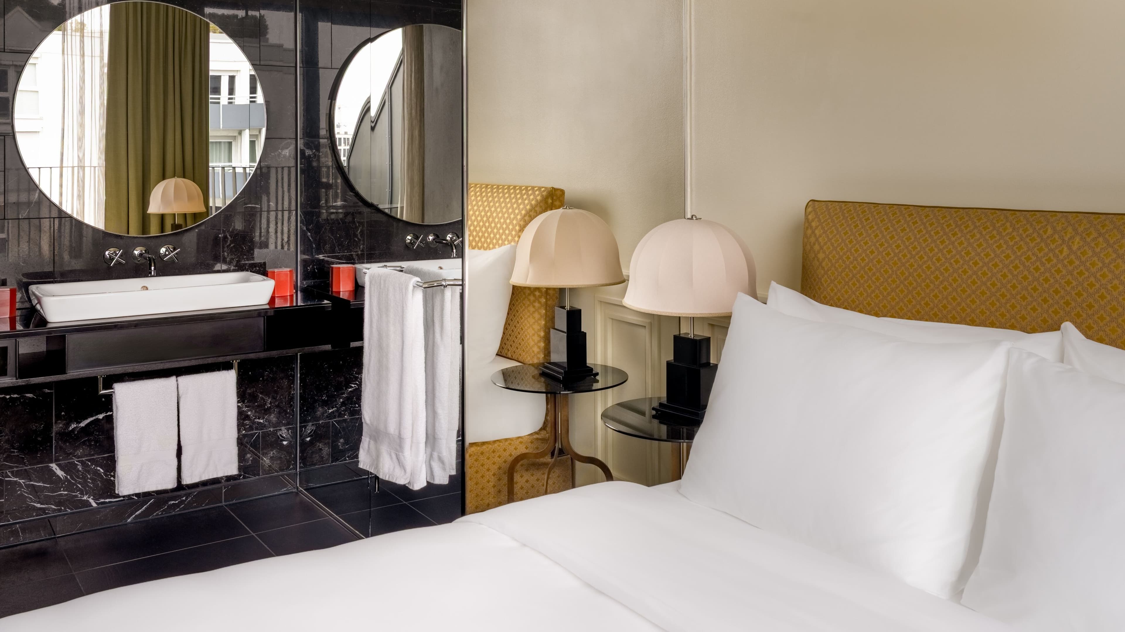 Roomers Munich, Autograph Collection — 12