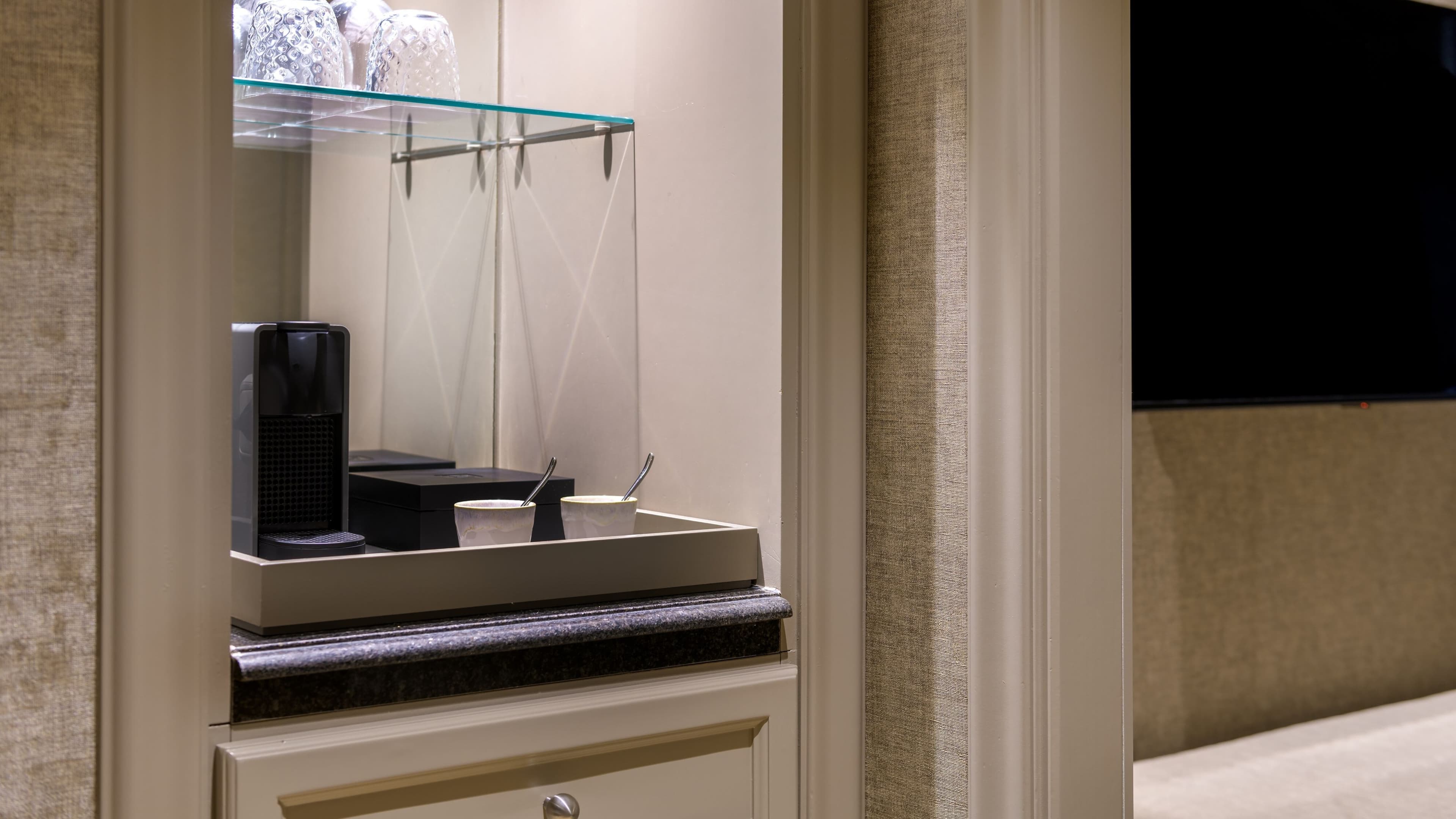 Deluxe Guest room - Image 4