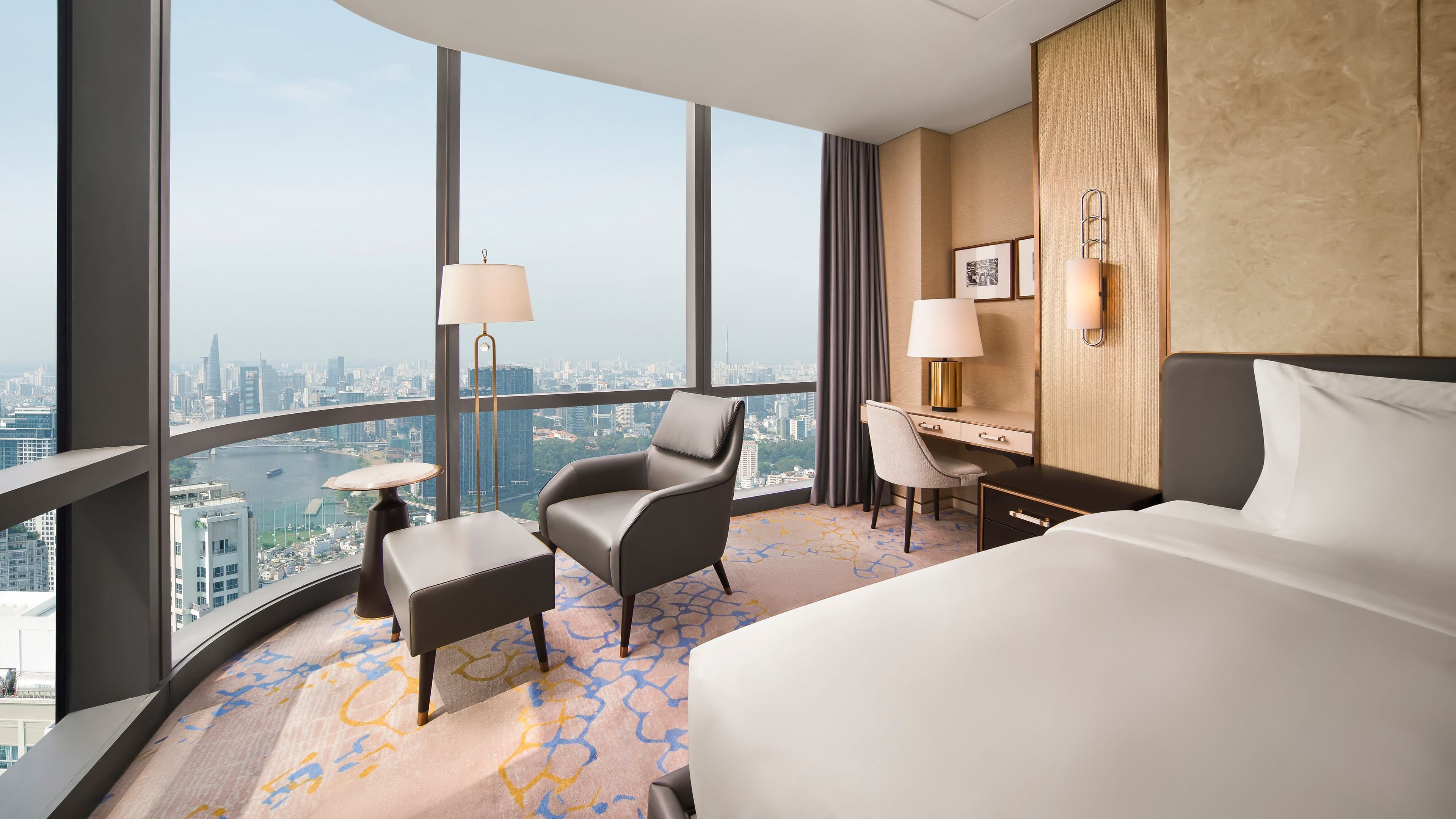 Vinpearl Landmark 81, Autograph Collection - Image 2