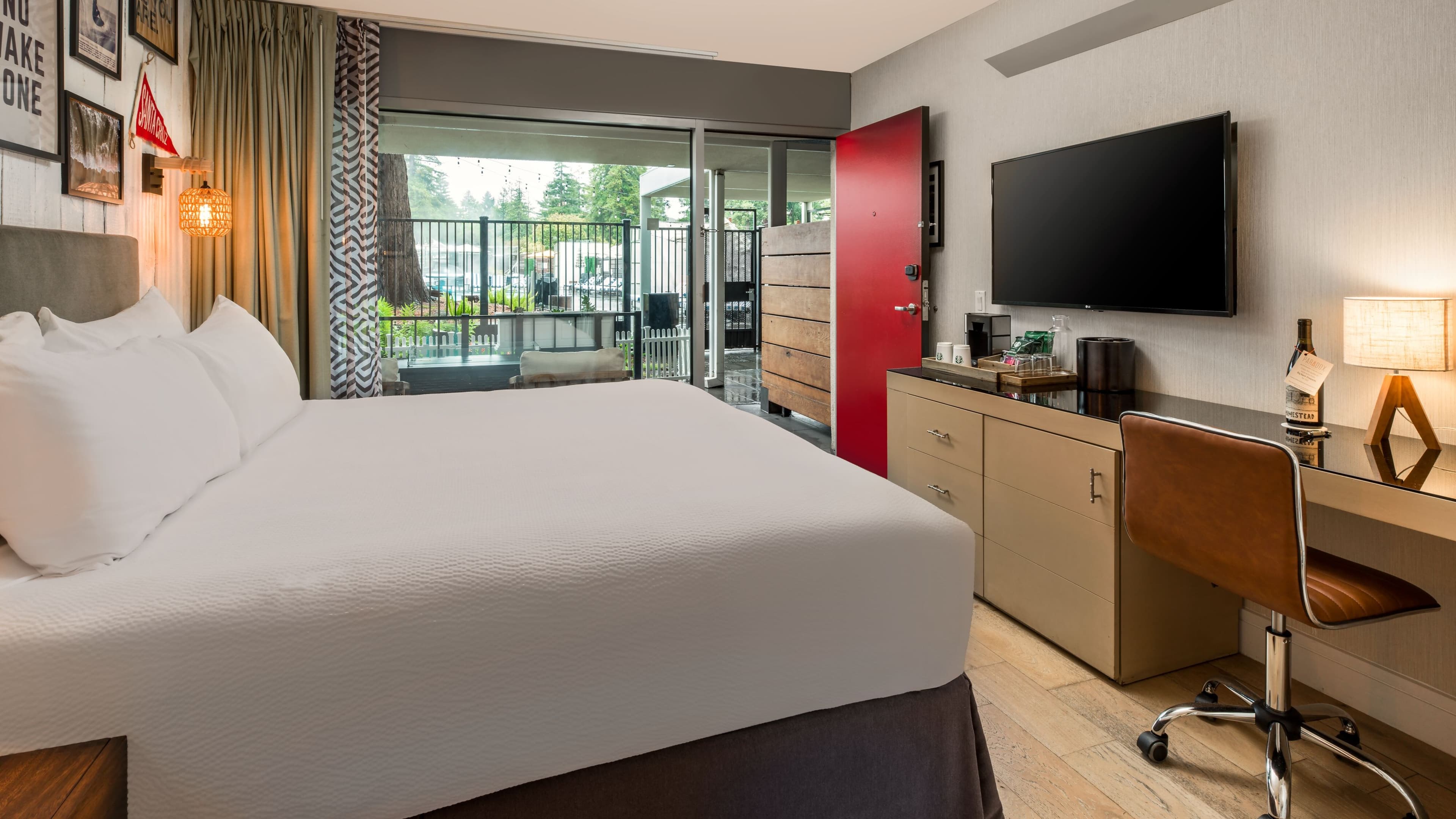 Hotel Paradox, Autograph Collection — 14