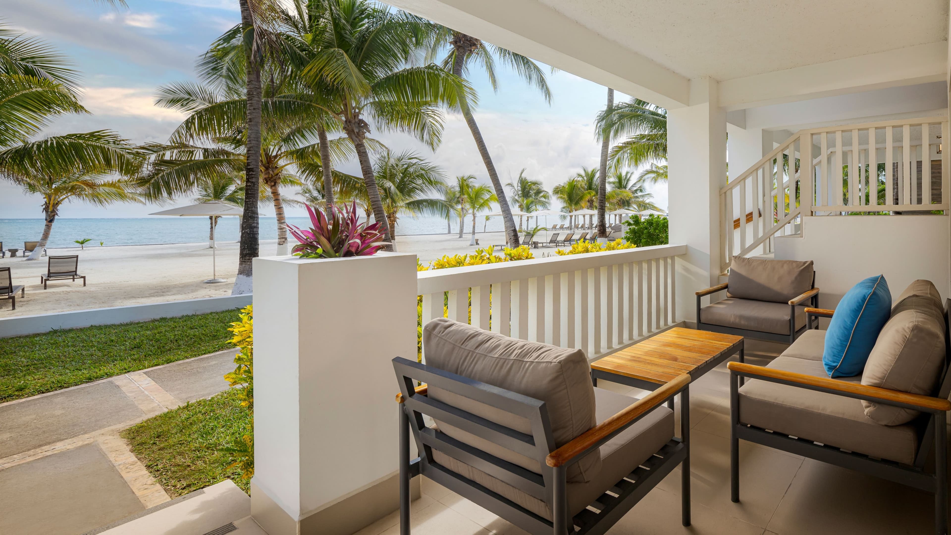 Alaia Belize, Autograph Collection — 70