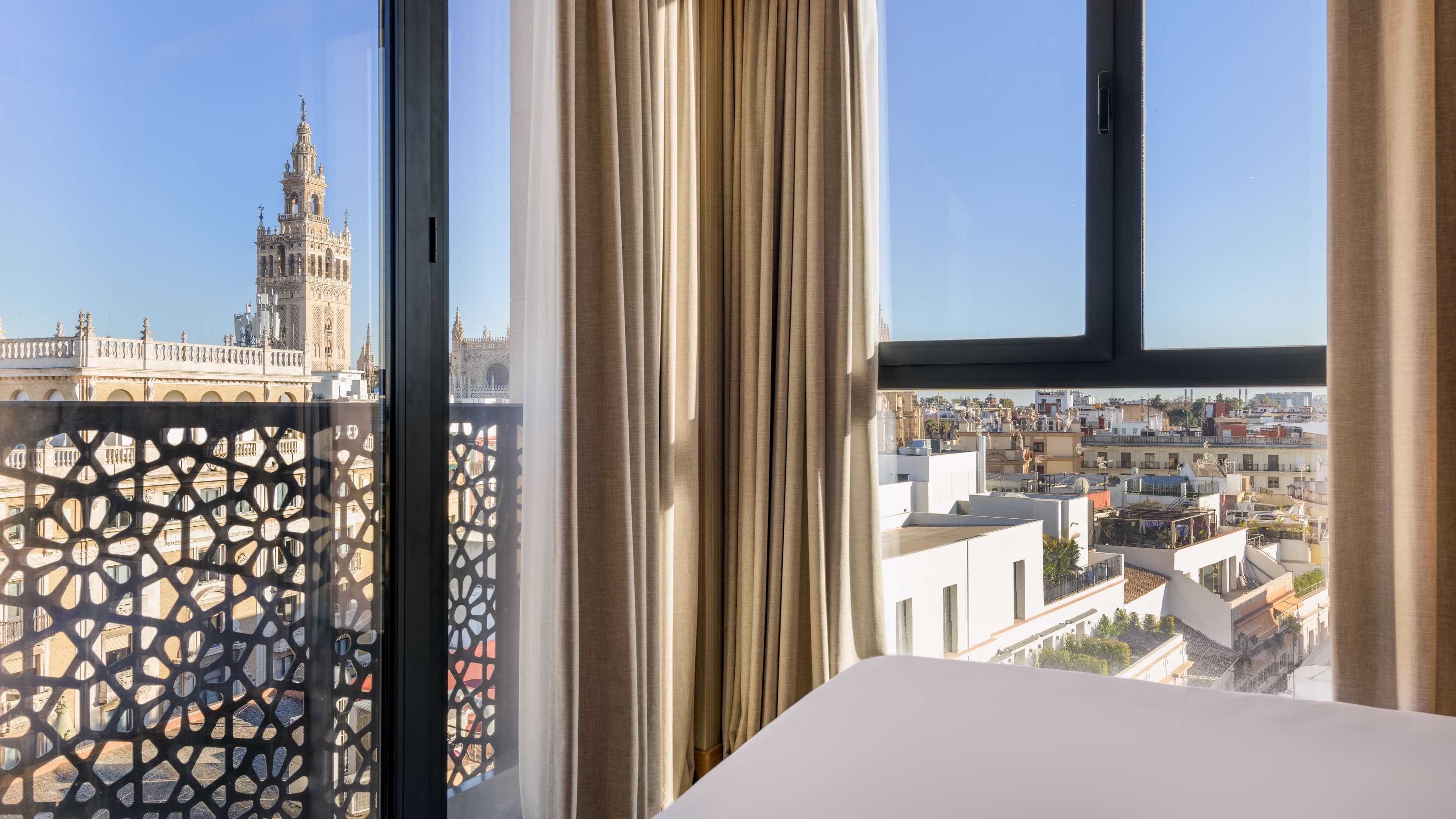 Querencia de Sevilla, Autograph Collection — 21
