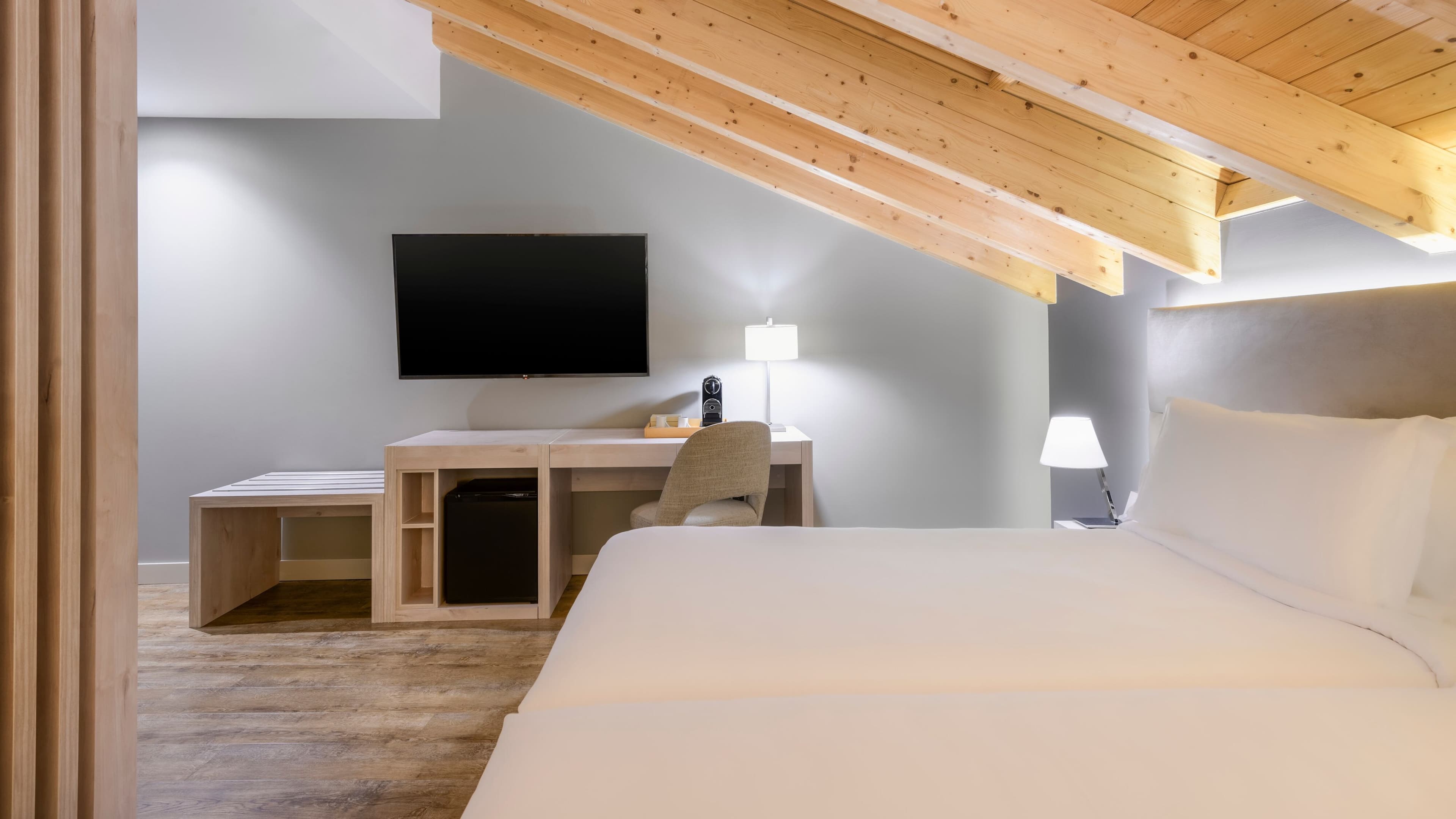 Deluxe Guest room - Image 3