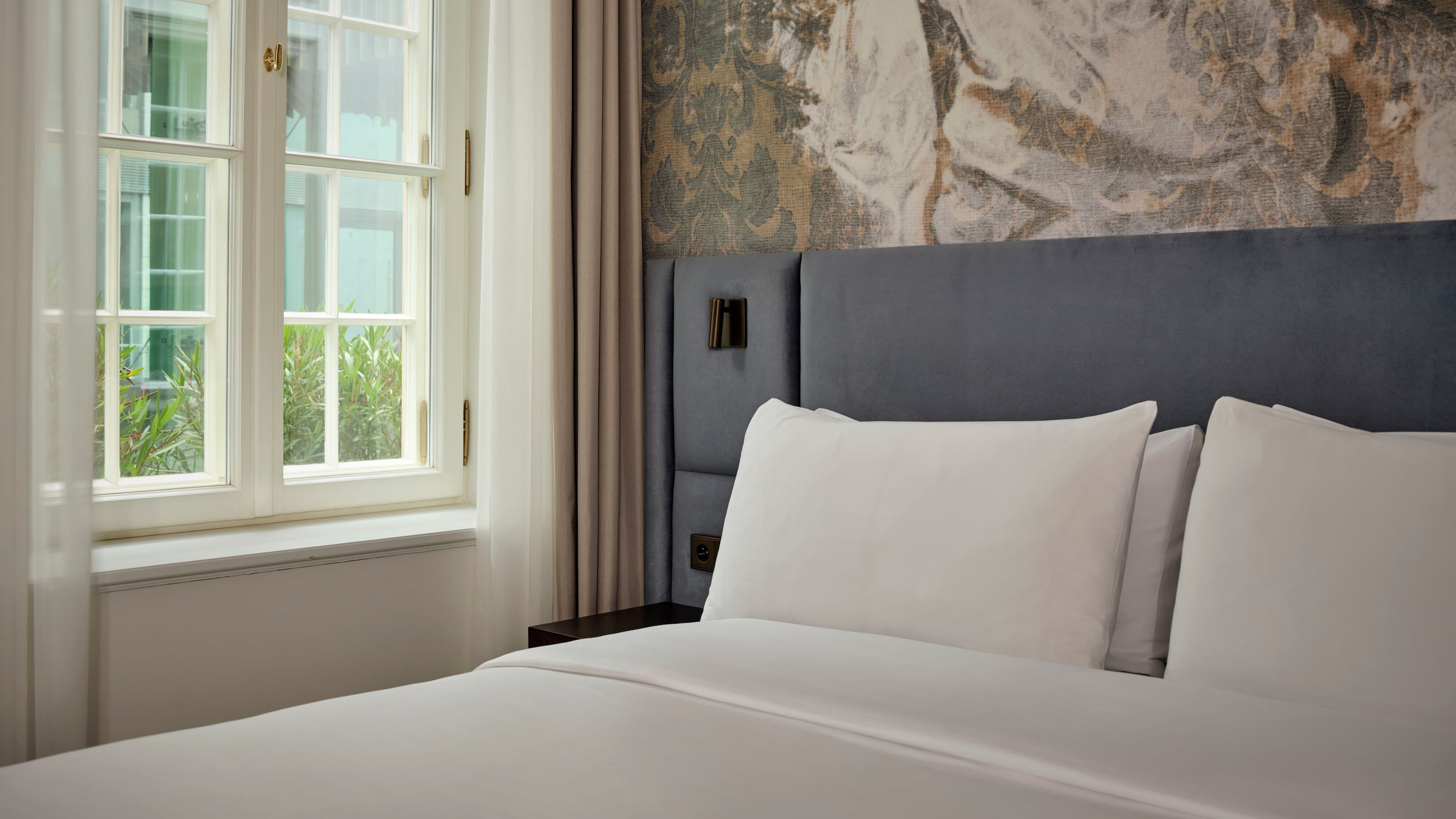 Hotel Verte, Warsaw, Autograph Collection - Image 2