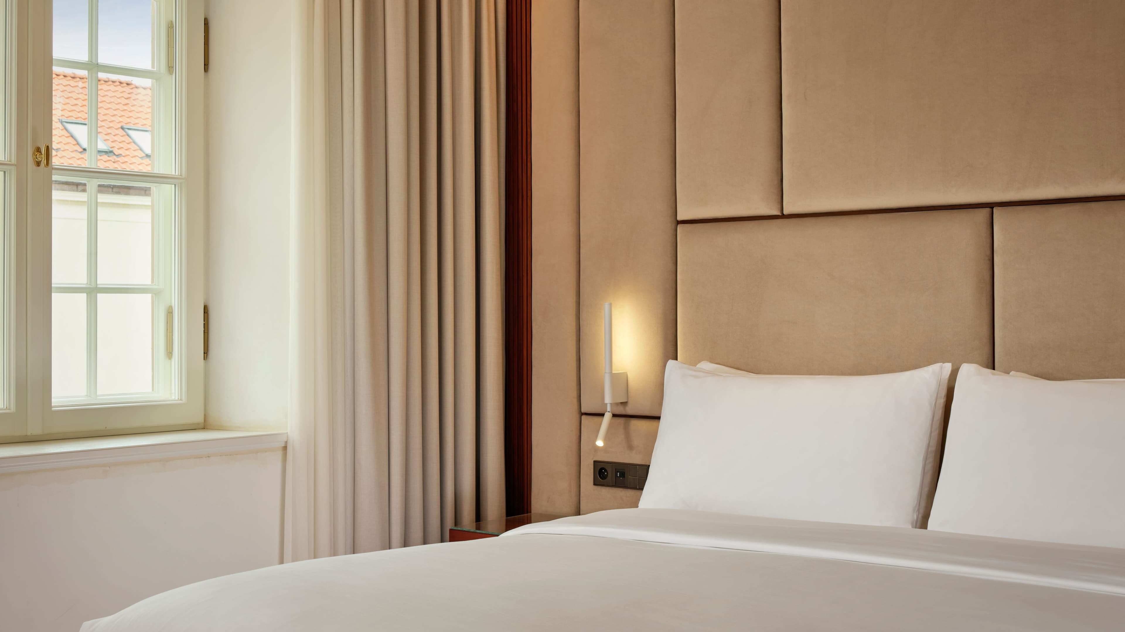 Hotel Verte, Warsaw, Autograph Collection — 7