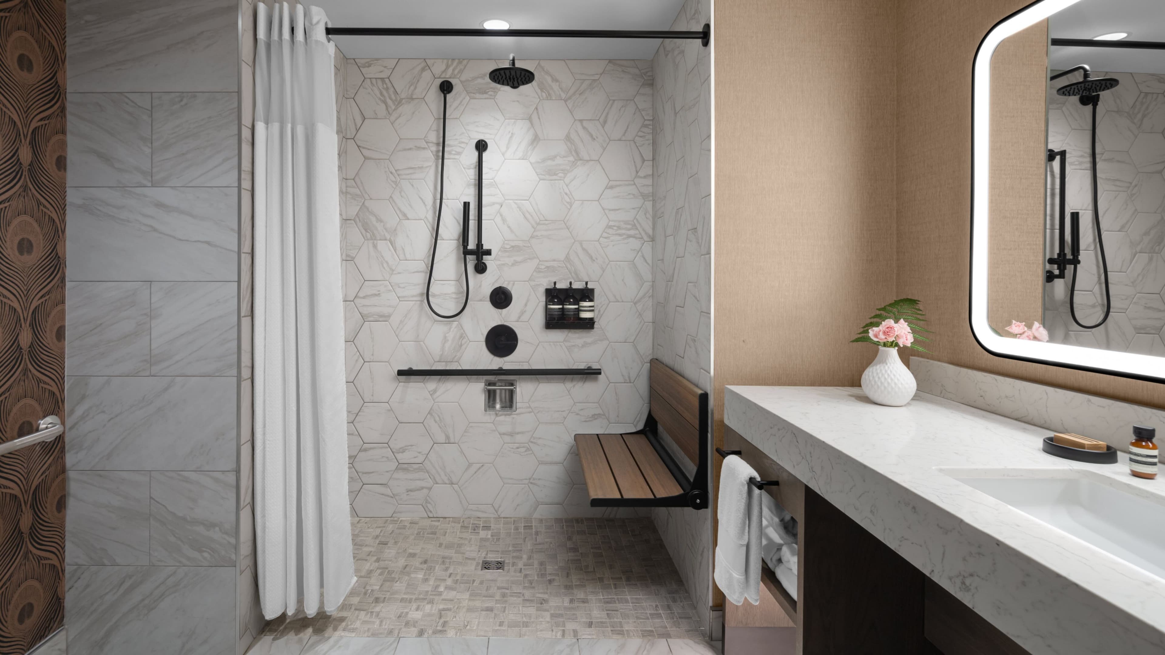 King Guest Room - Image 6