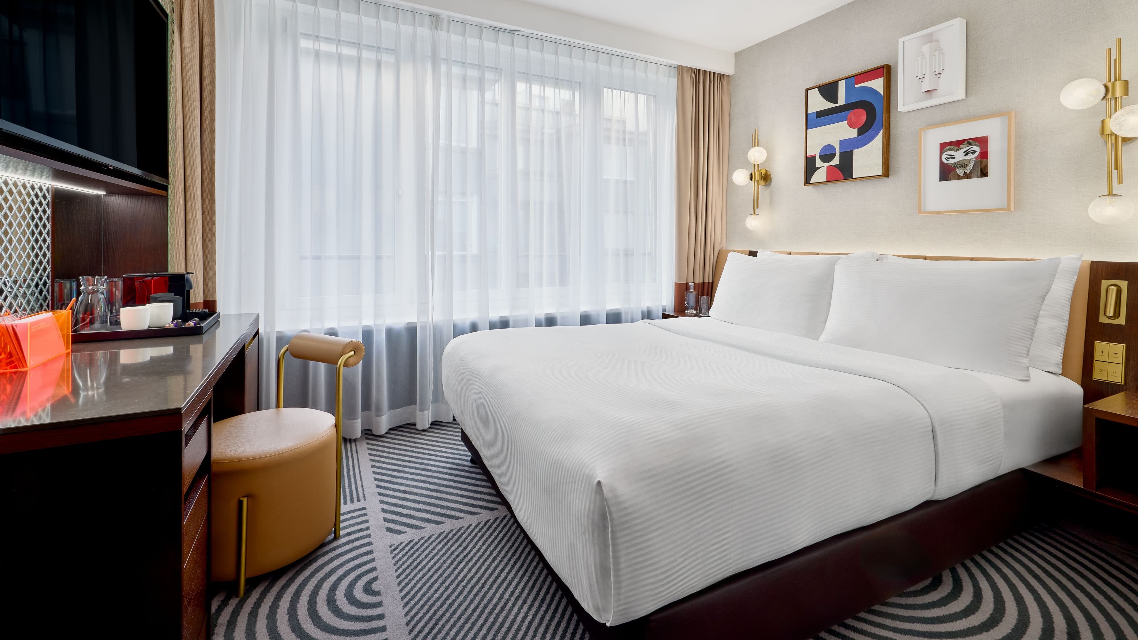 Deluxe Room - Image 4