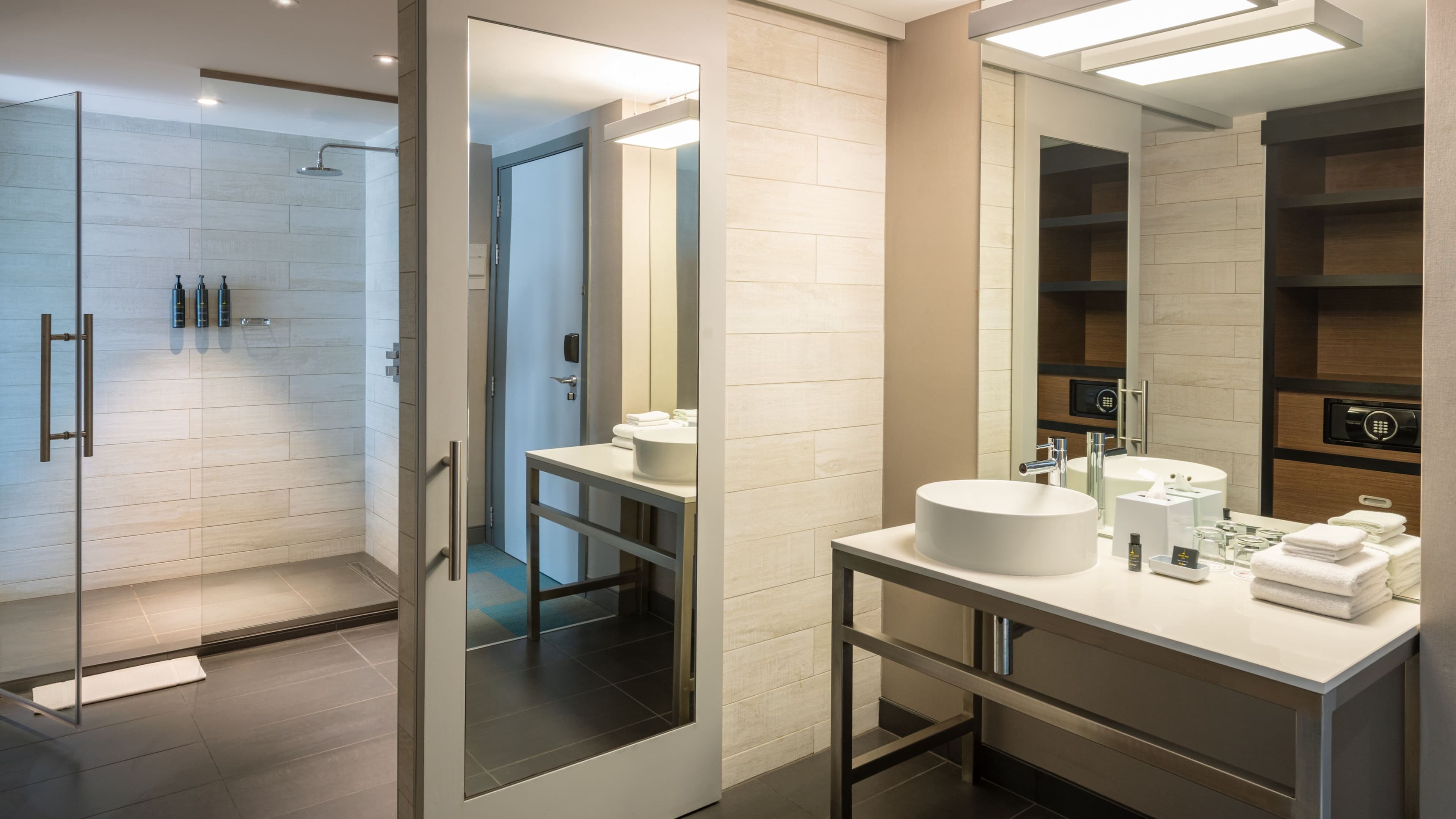 Aloft Room - Image 3