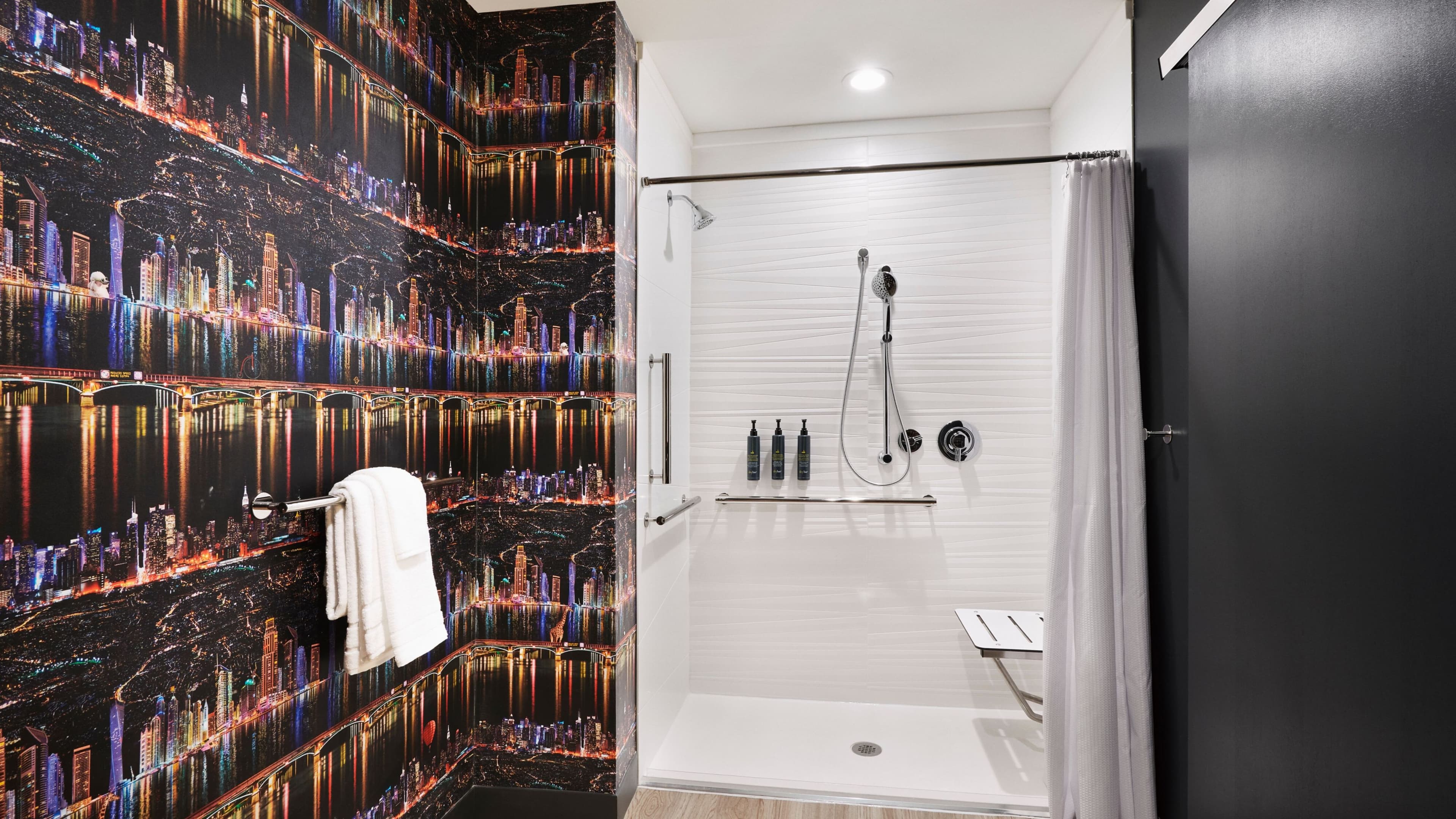 Holiday Inn & Suites Peachtree City - Image 4