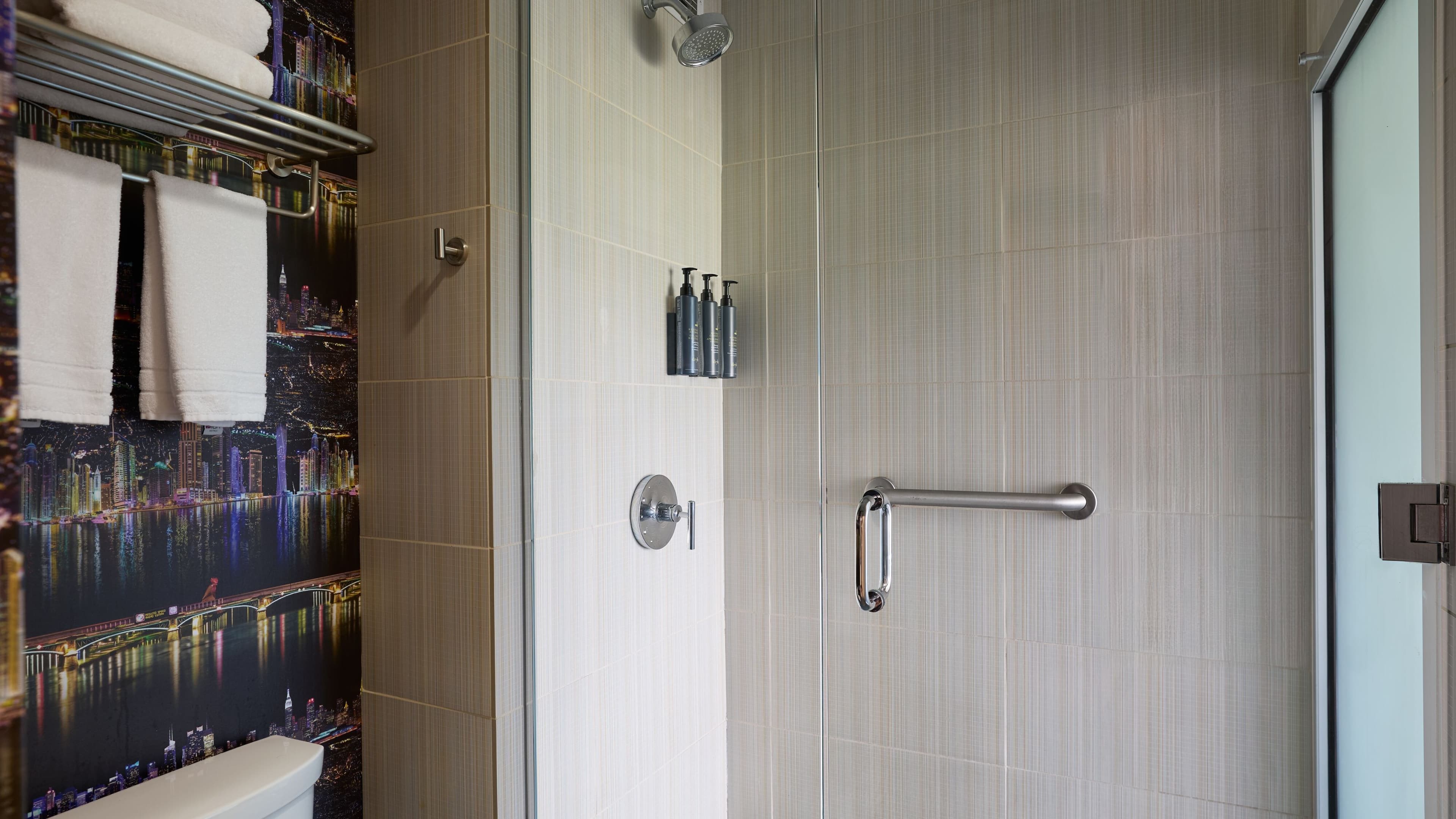 Aloft Room - Image 11