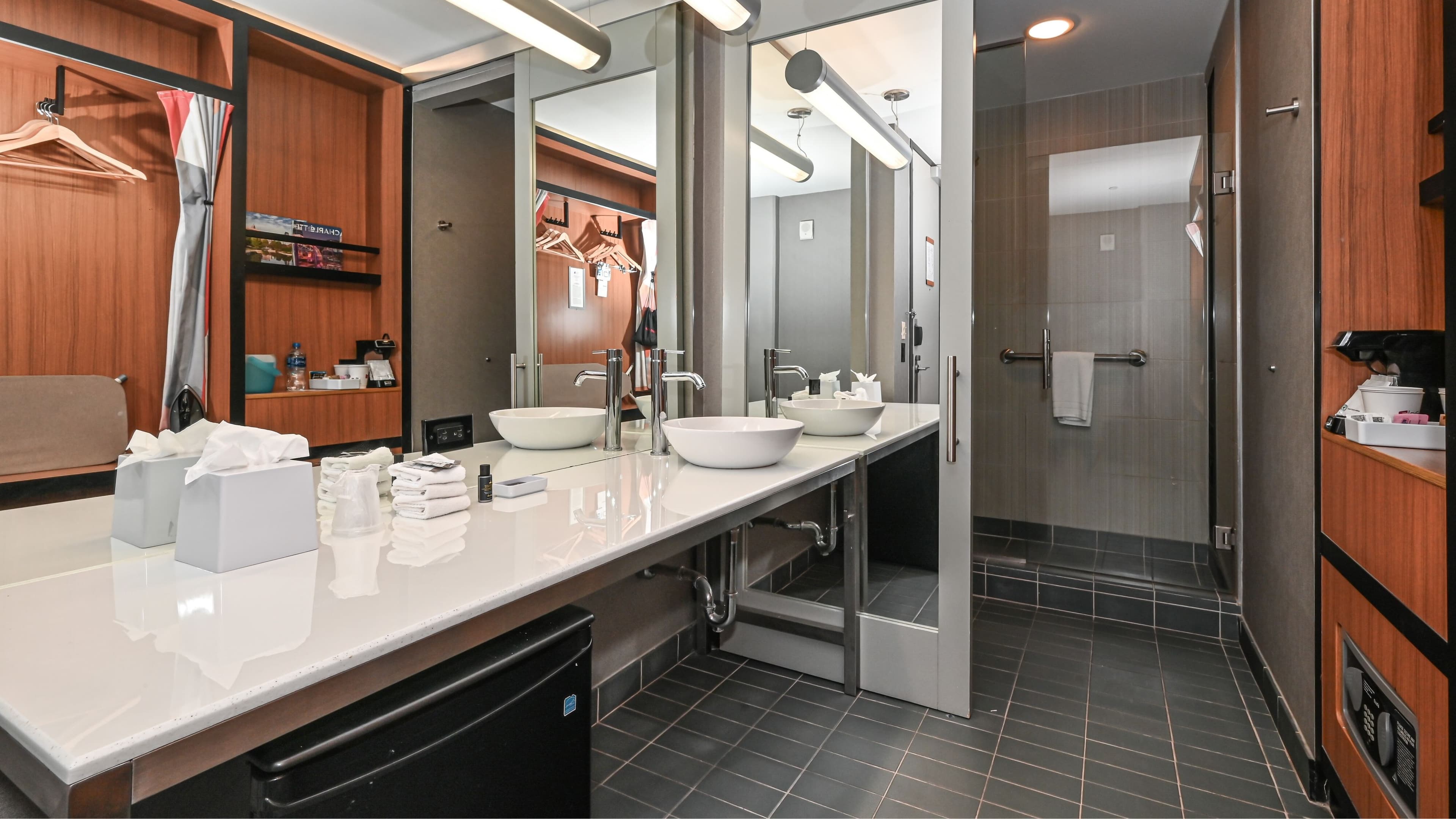 King Guest Room - Image 3