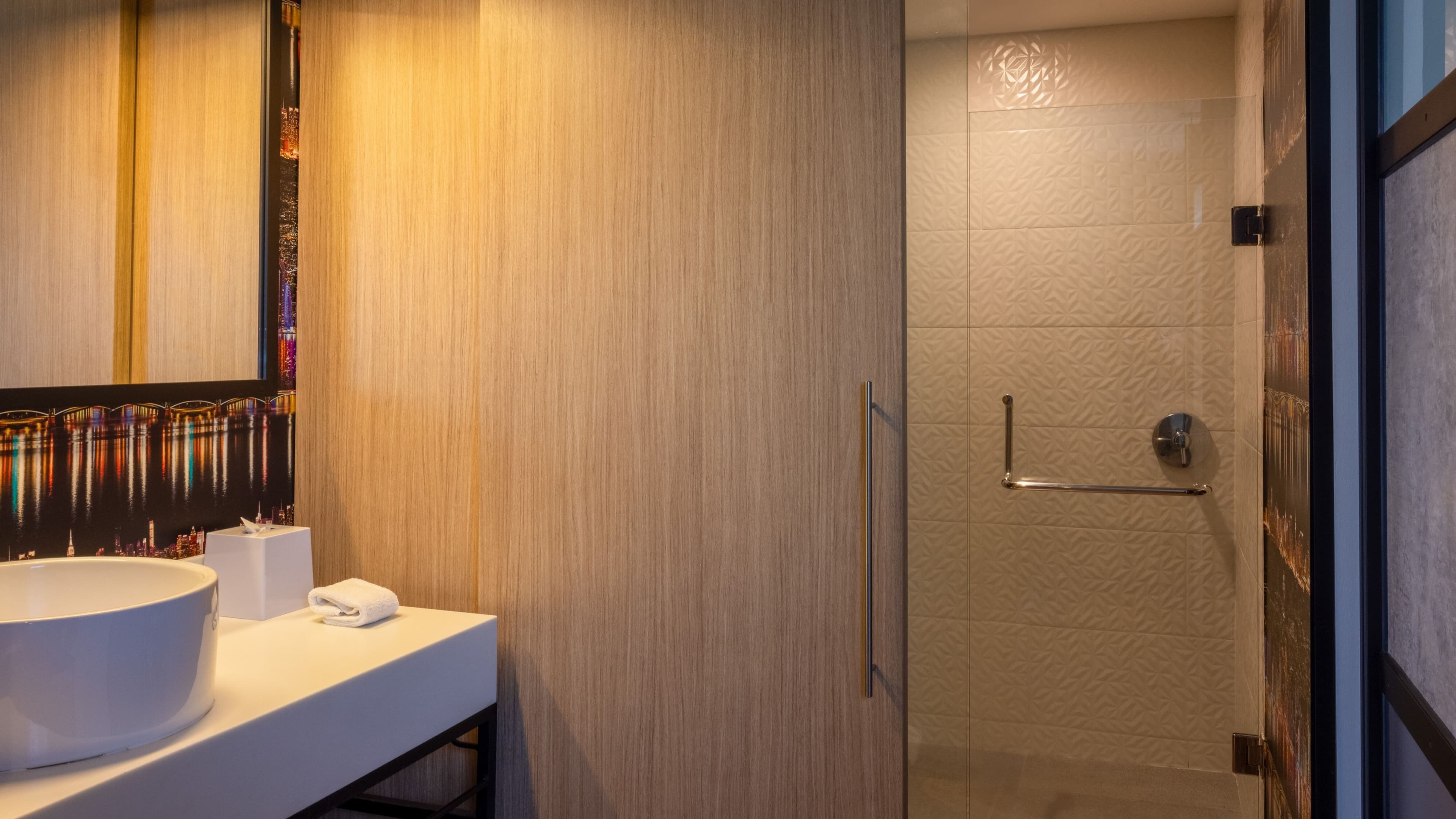 Aloft - Image 4