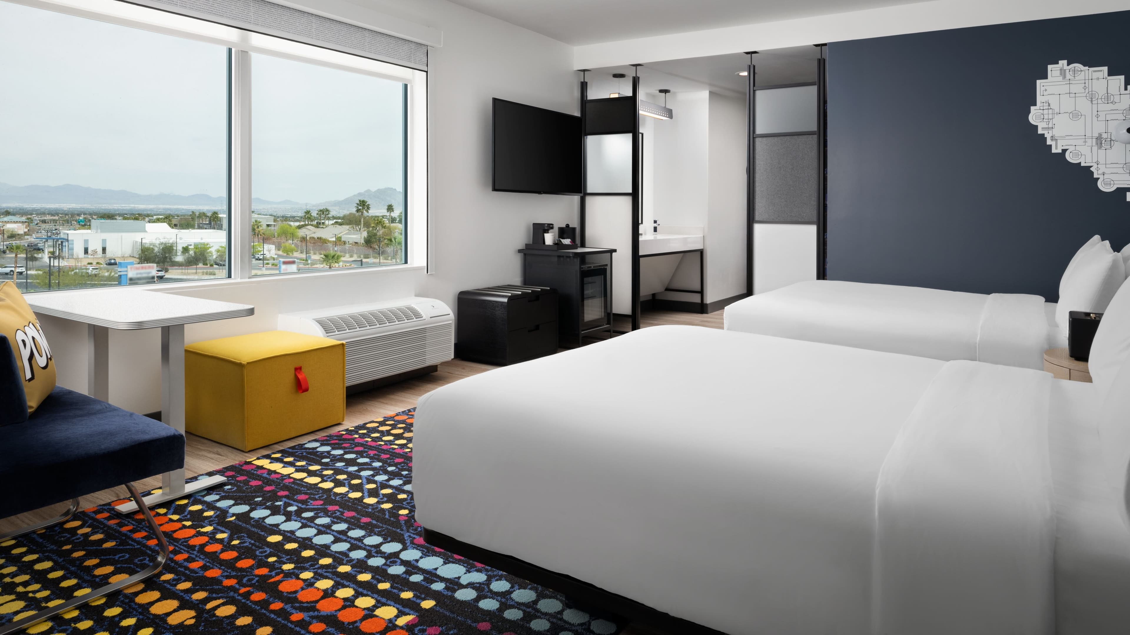 Aloft (2) Queen Beds - Image 2