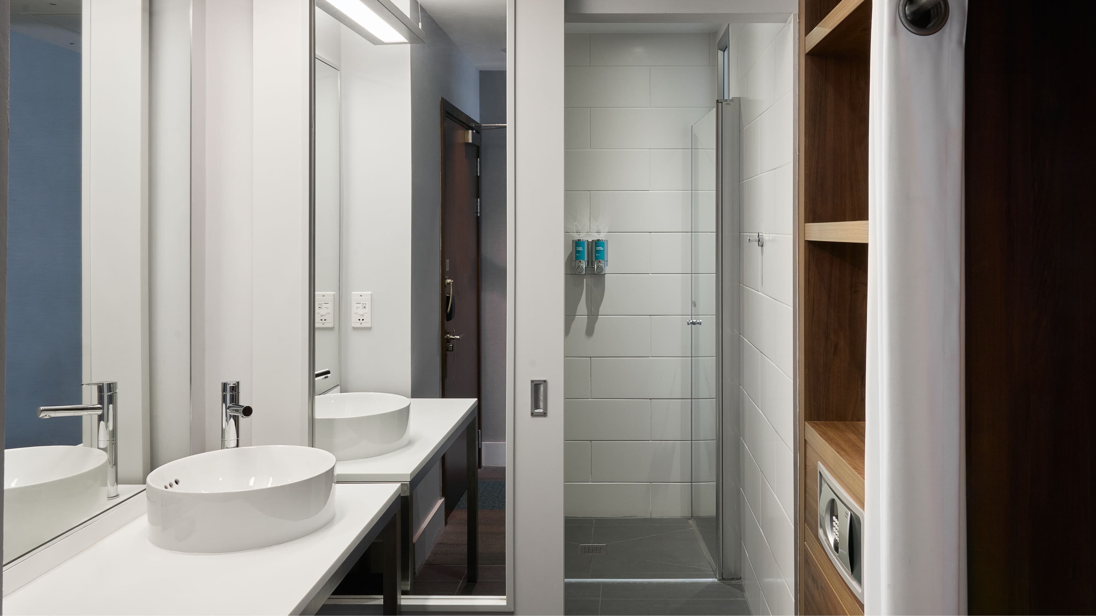 Aloft King Room - Image 5