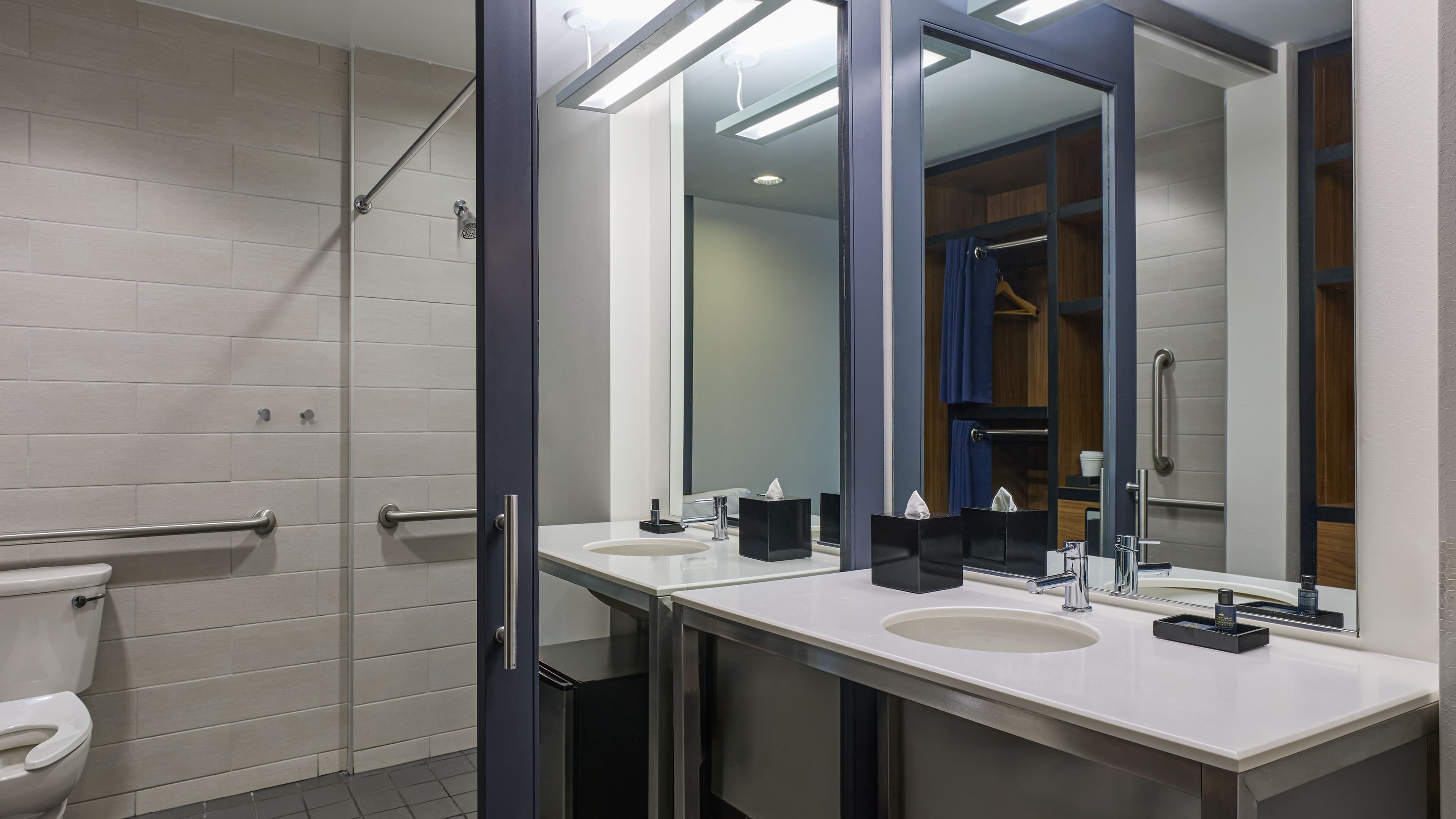 Aloft Room - Image 10