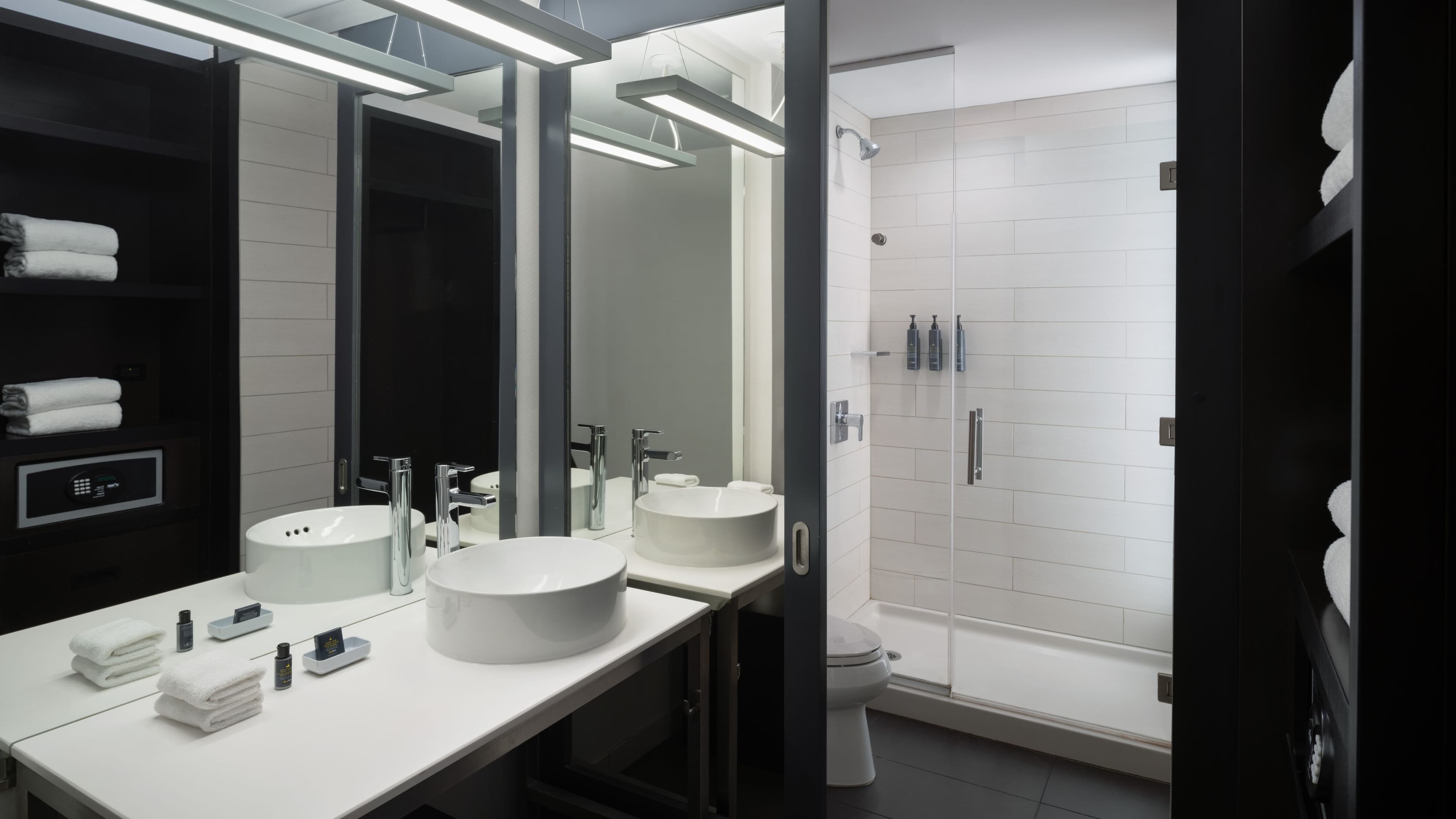 Renovated Deluxe Room - Image 5