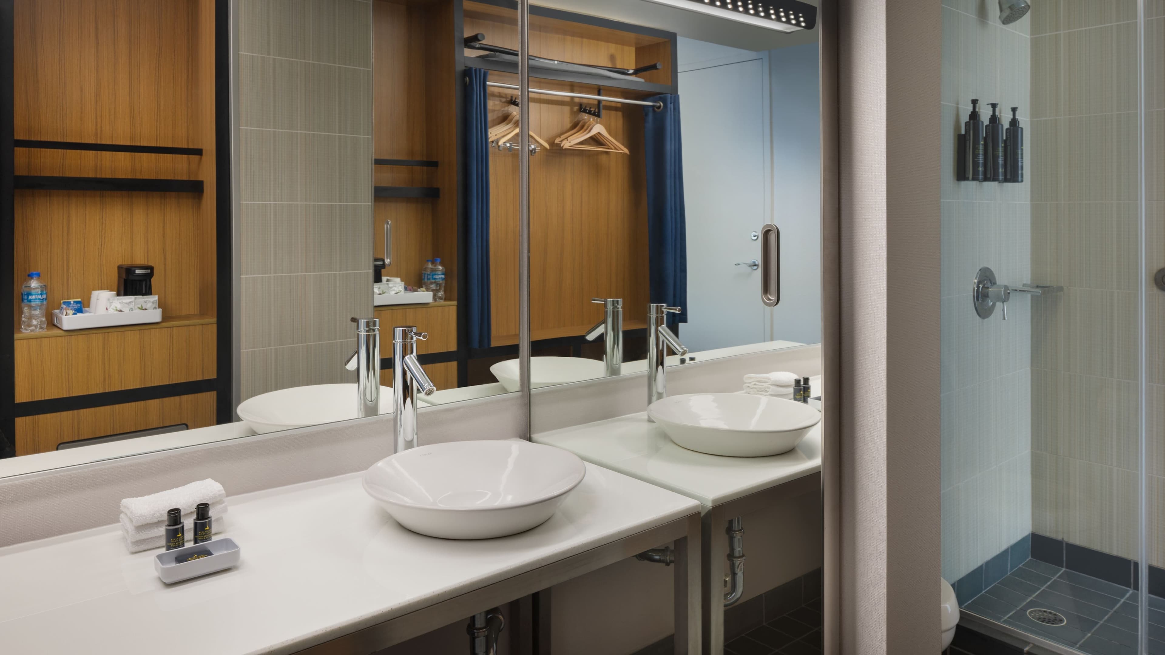 Aloft - Image 7