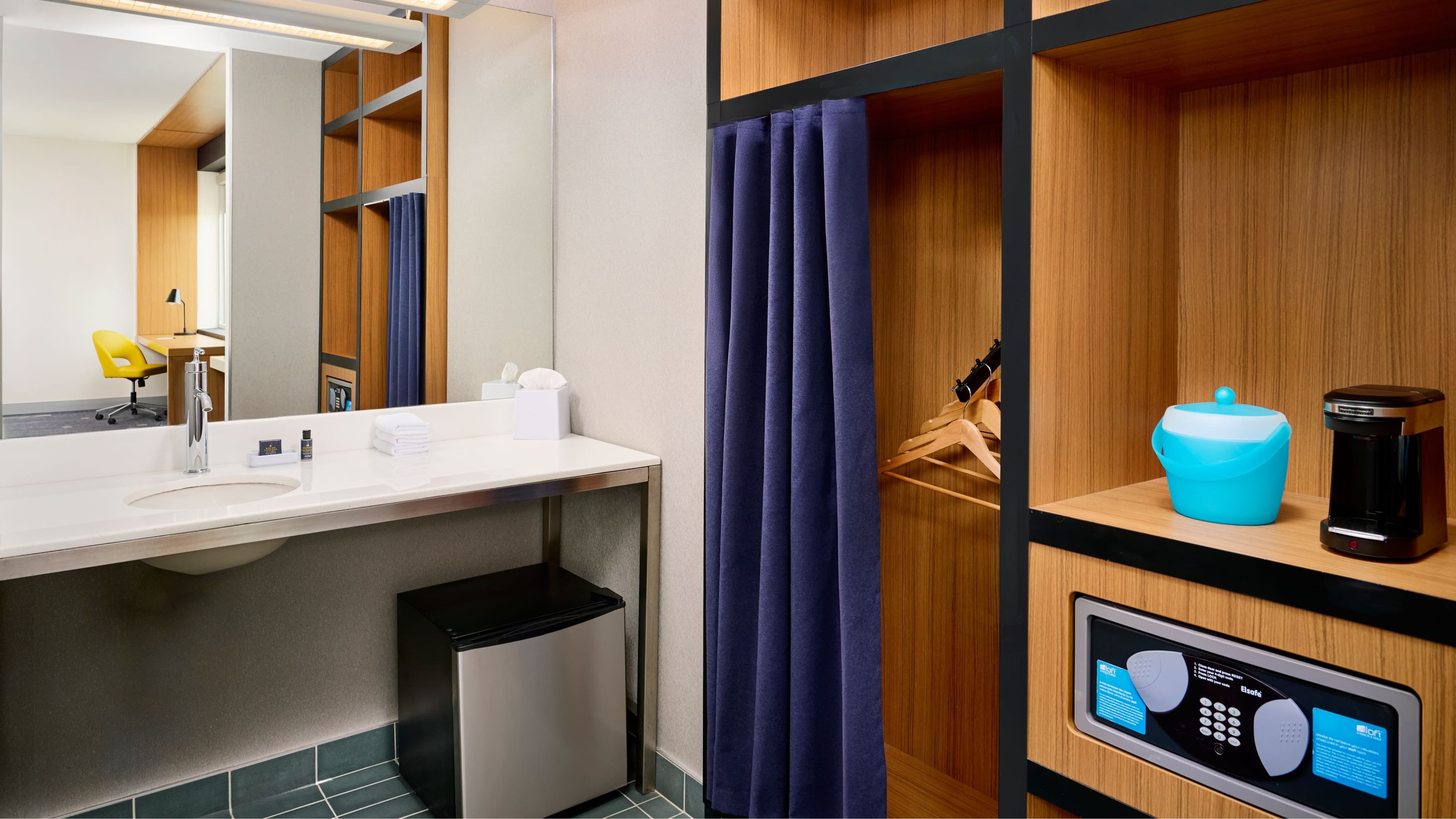 Aloft Montreal Airport — 16