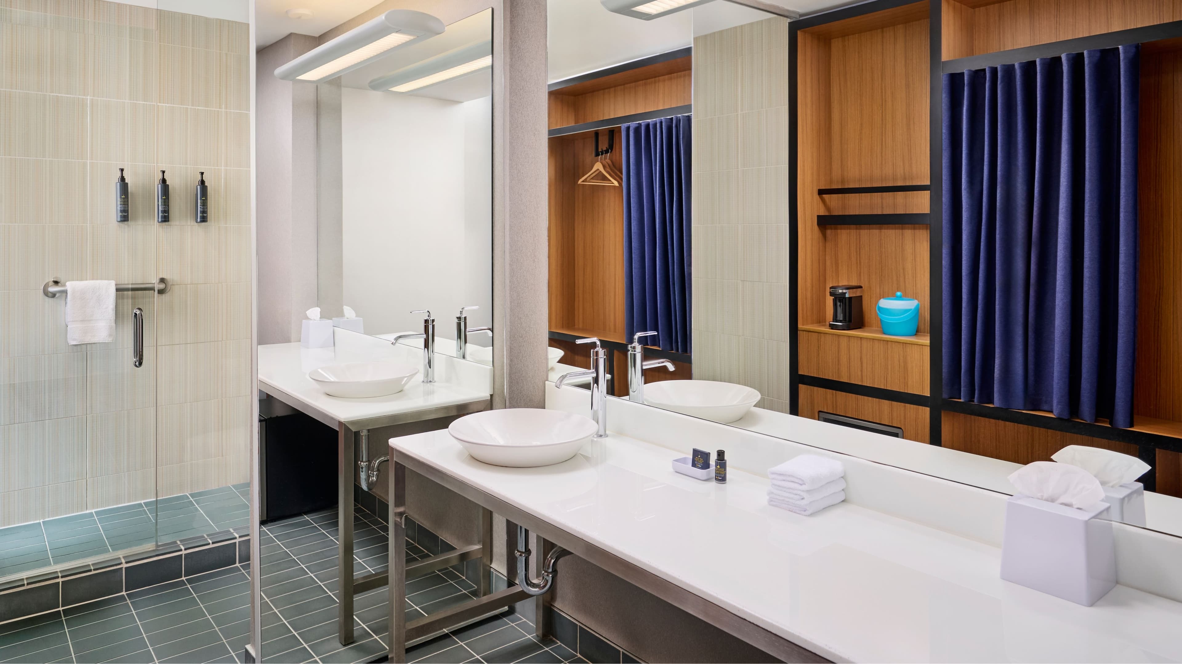 Aloft Montreal Airport — 18