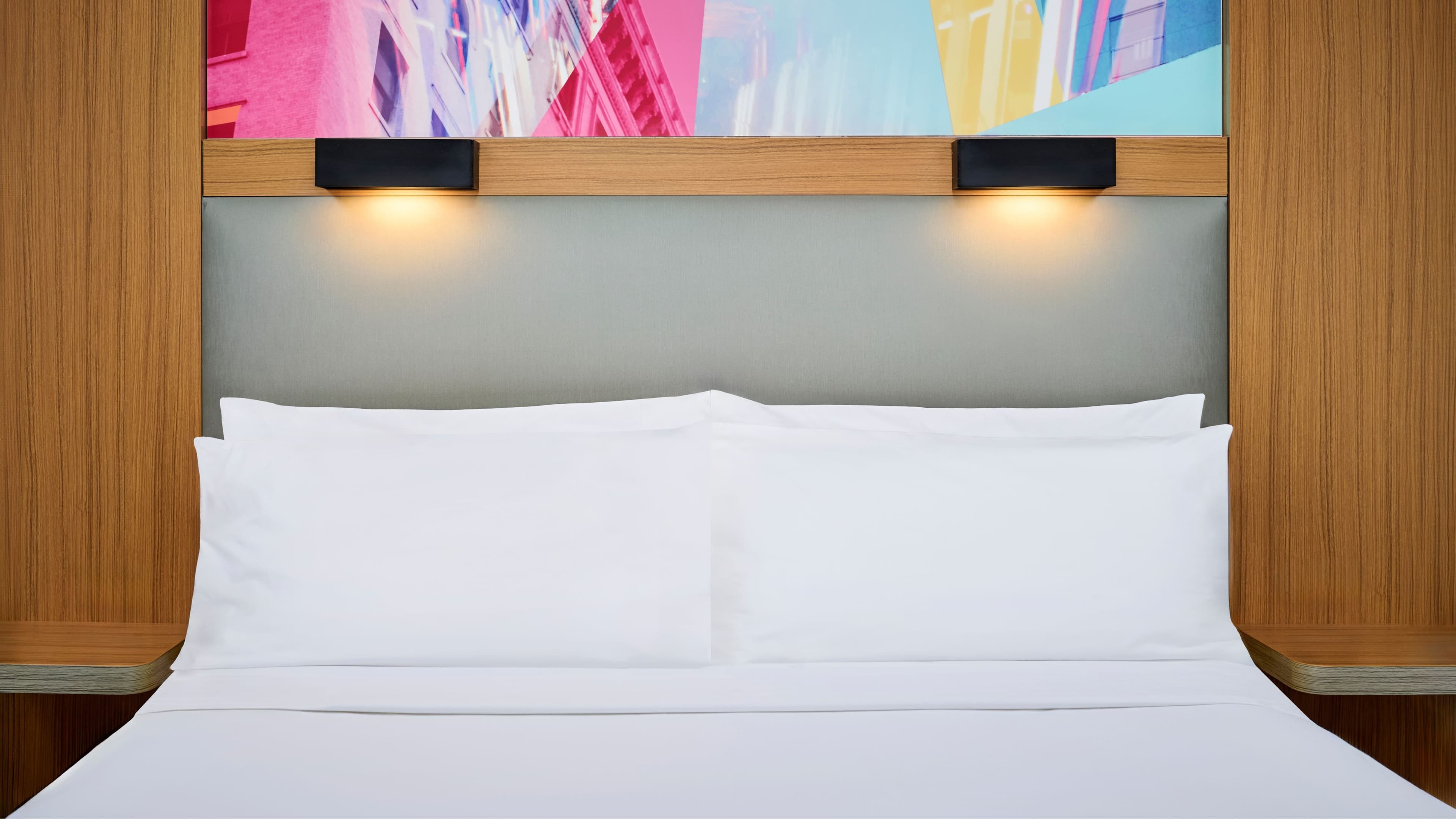Aloft Montreal Airport — 4