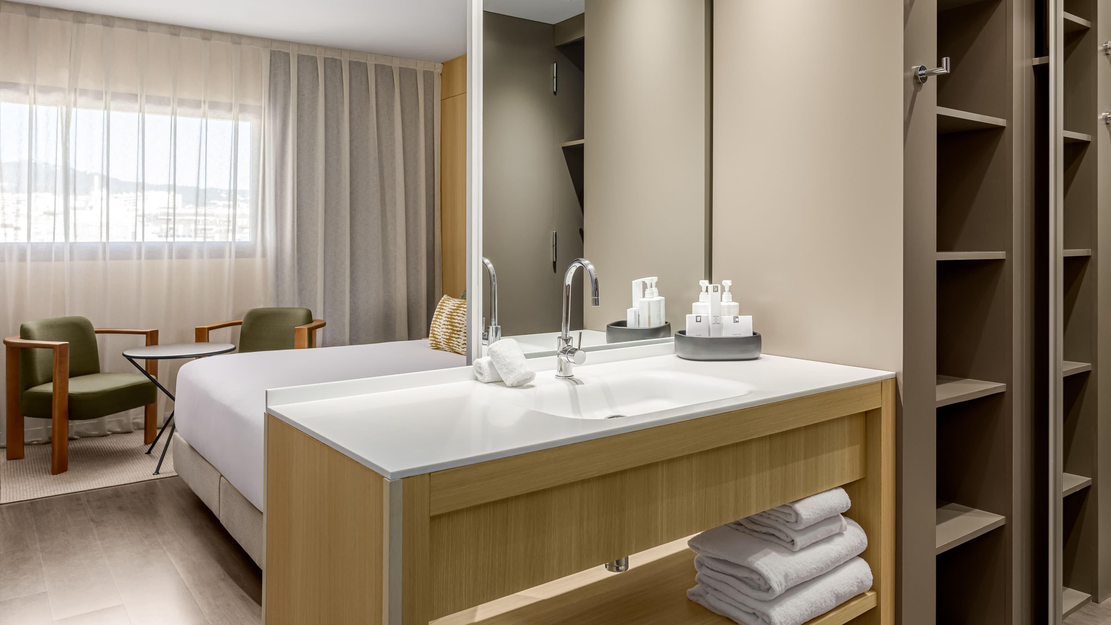 Standard Queen - Image 6