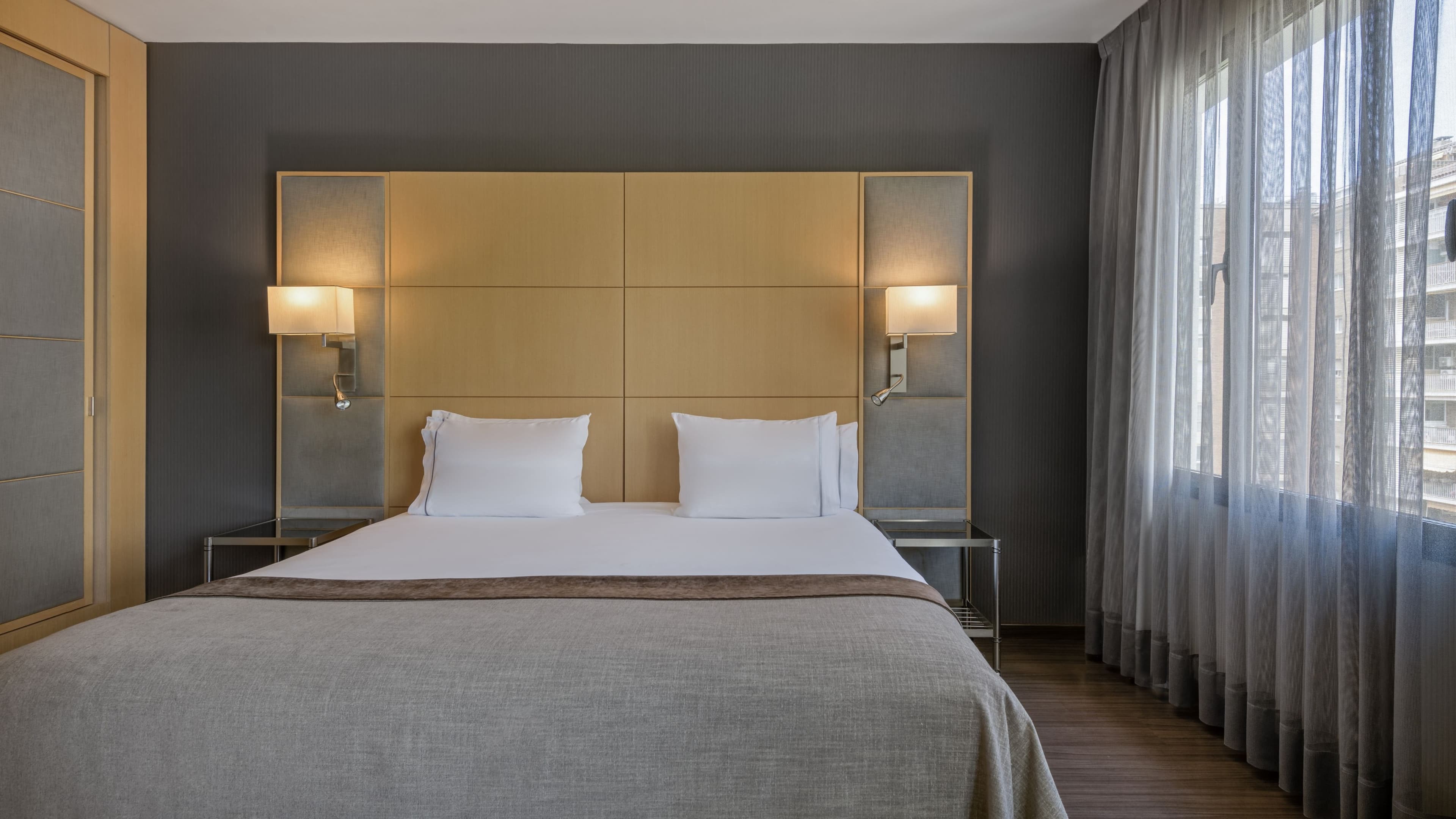 AC Hotel Victoria Suites - Image 2