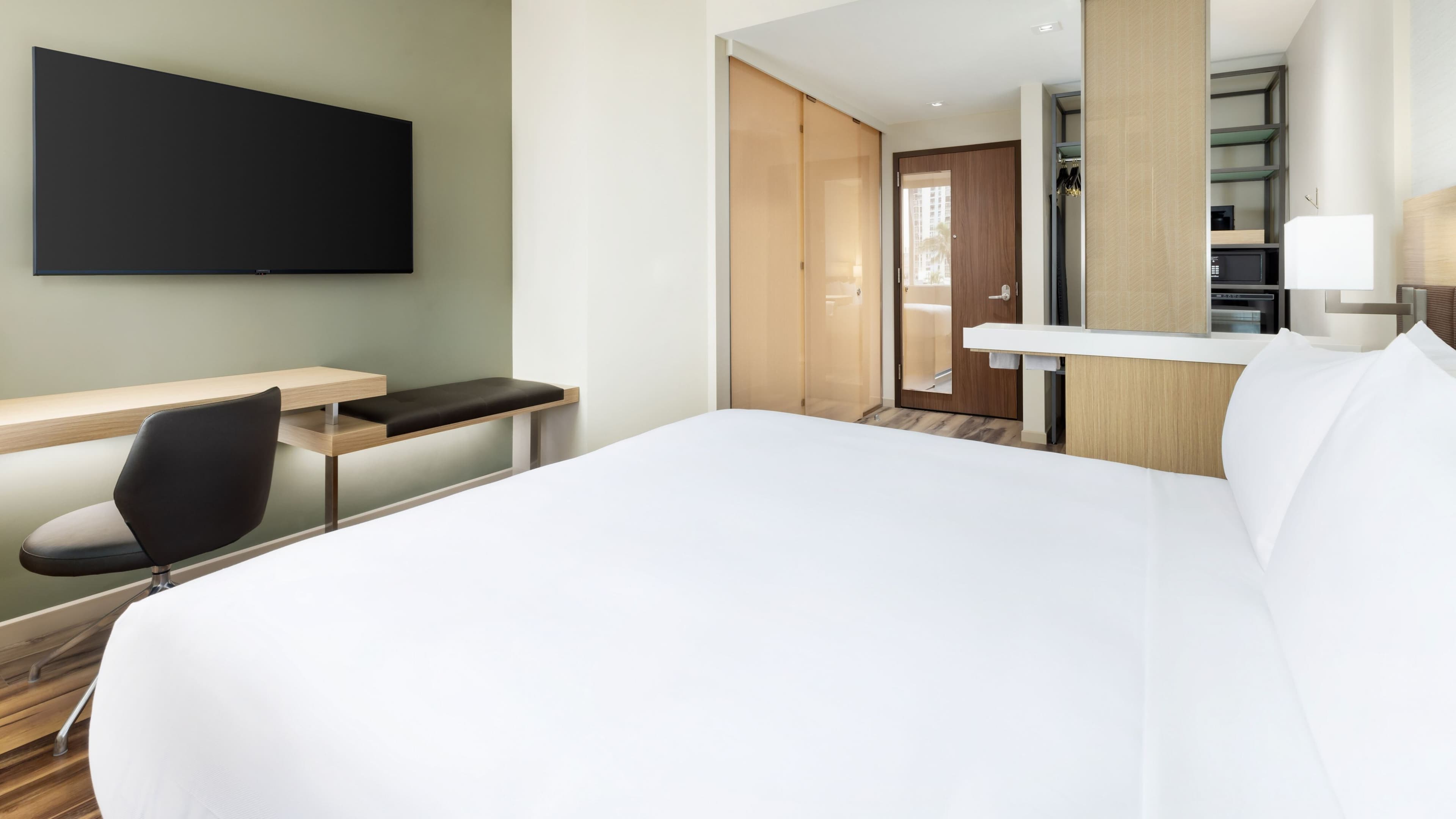 King Guestroom - Image 4
