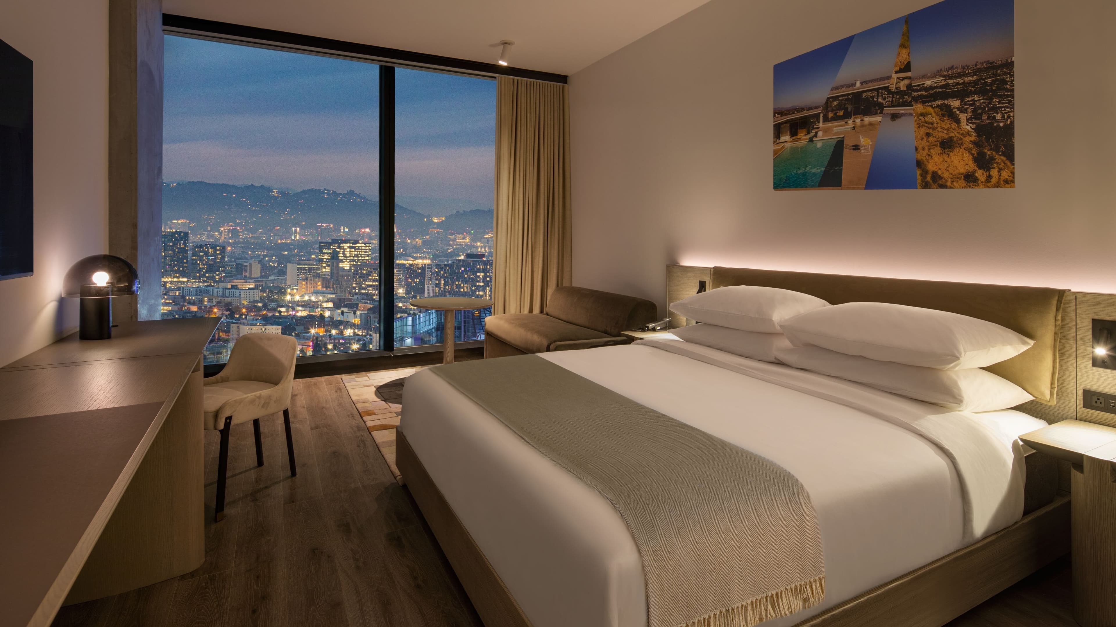 AC Hotel Downtown Los Angeles - Image 2