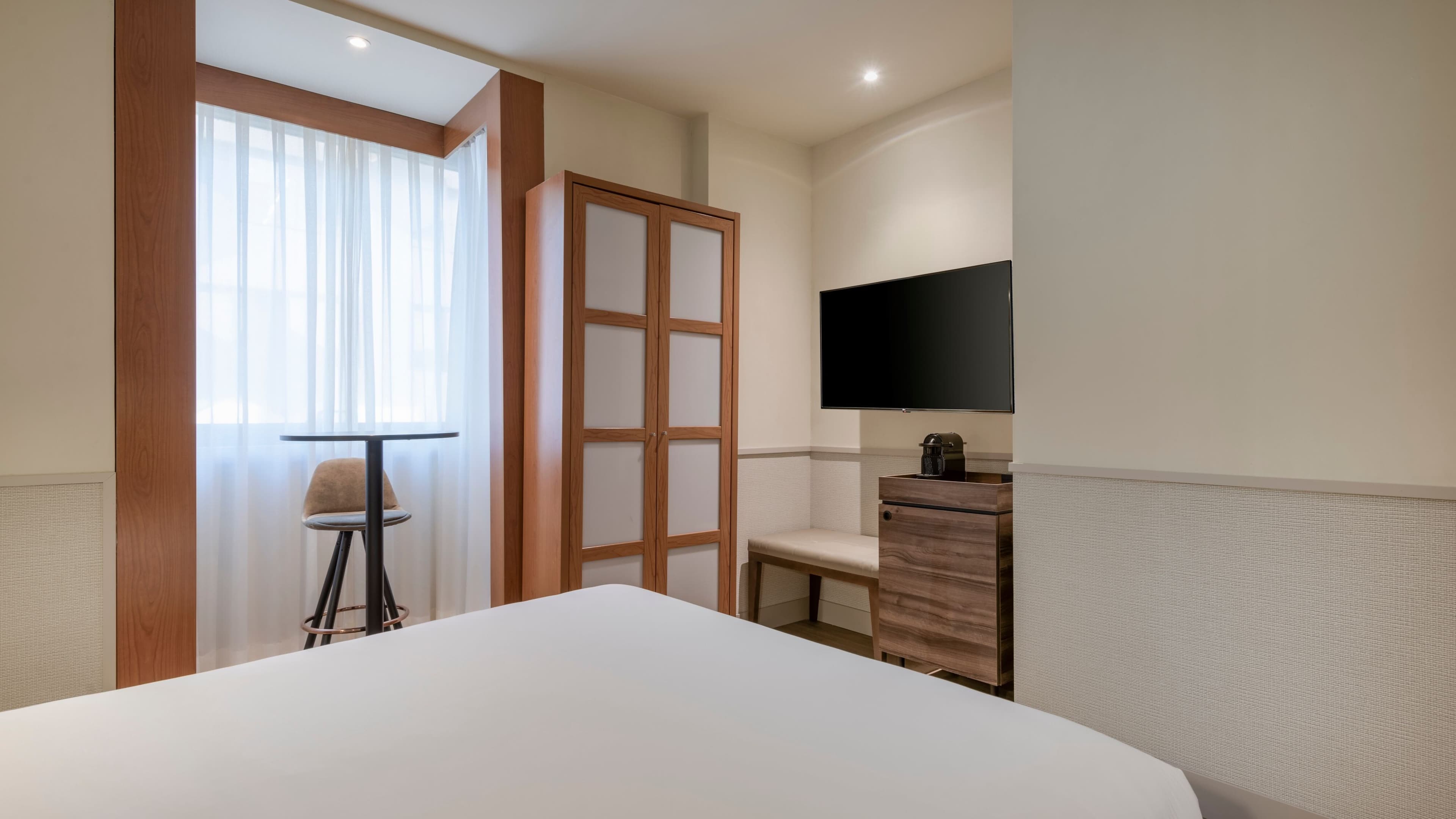 Standard Queen - Image 9