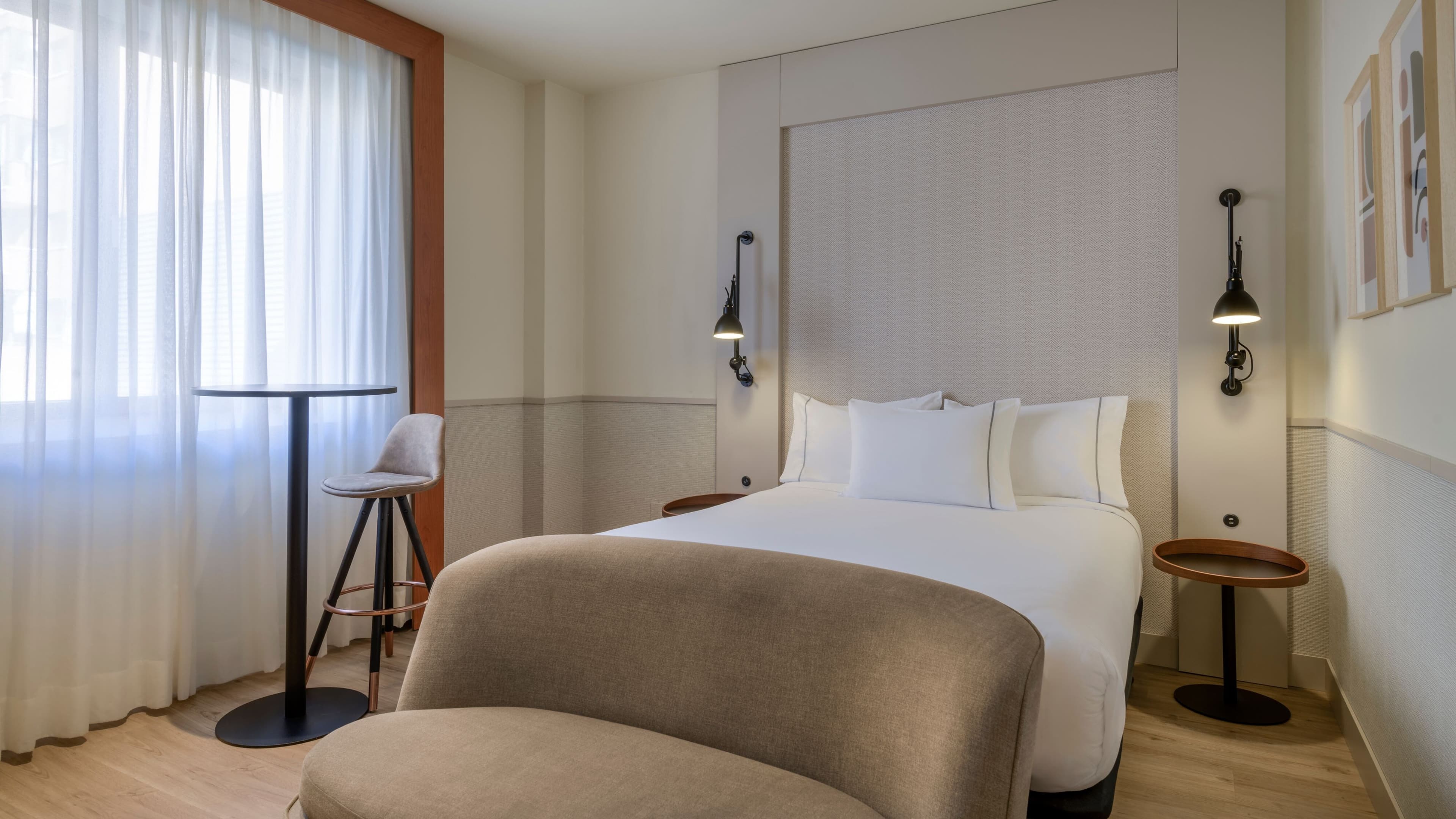 Standard Queen - Image 3