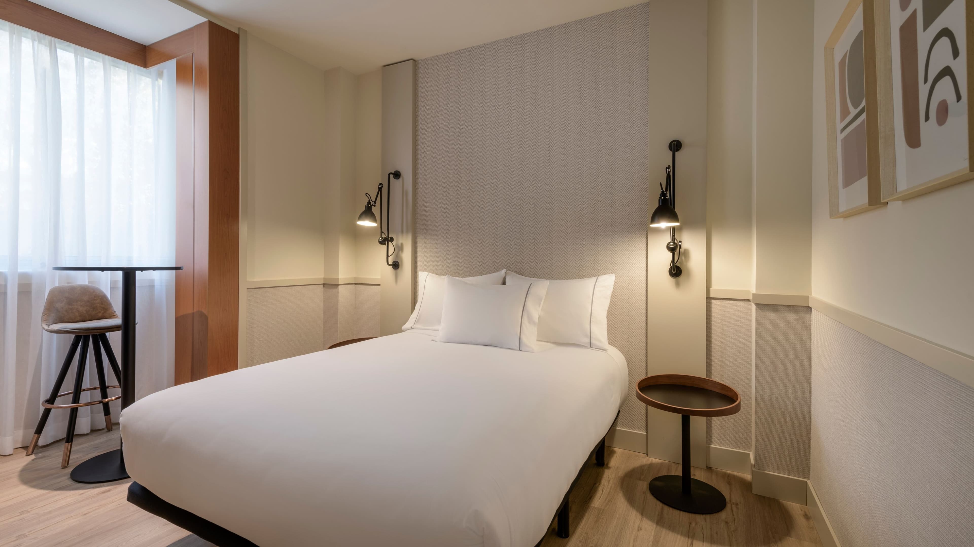 Standard Queen - Image 1