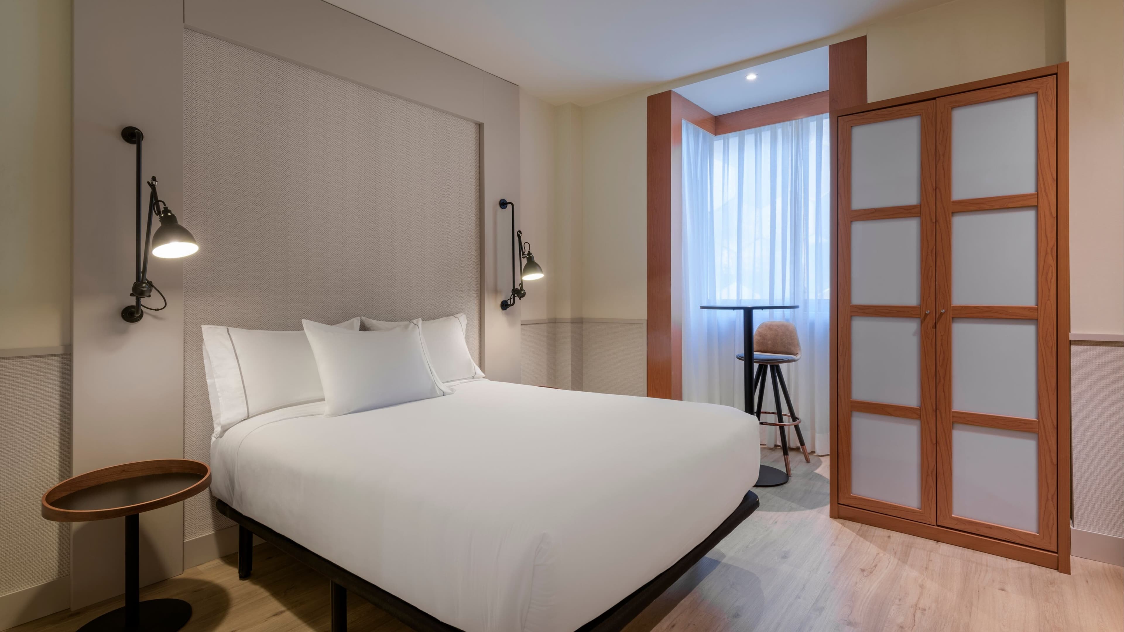 Standard Queen - Image 5