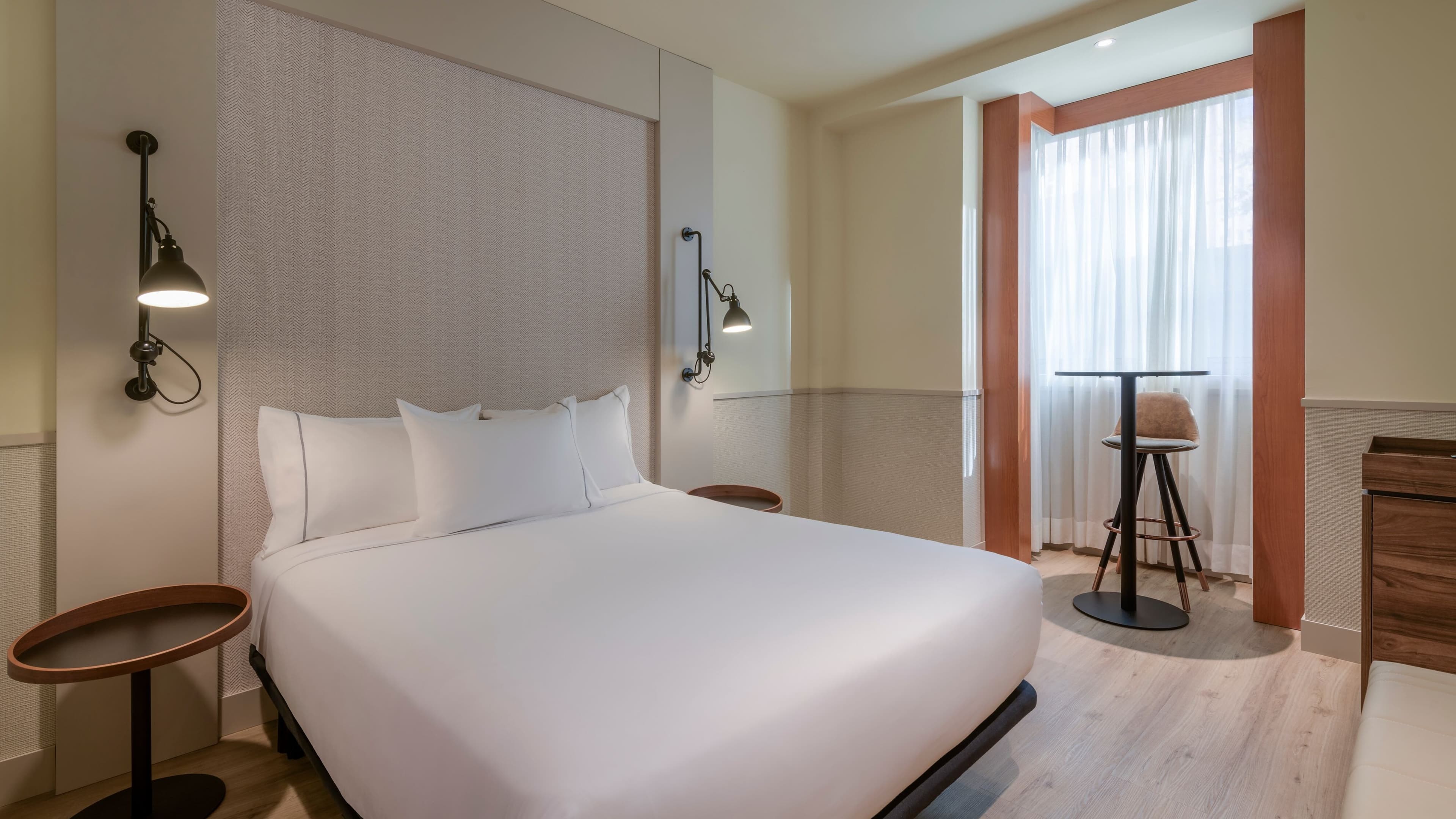 Standard Queen - Image 4