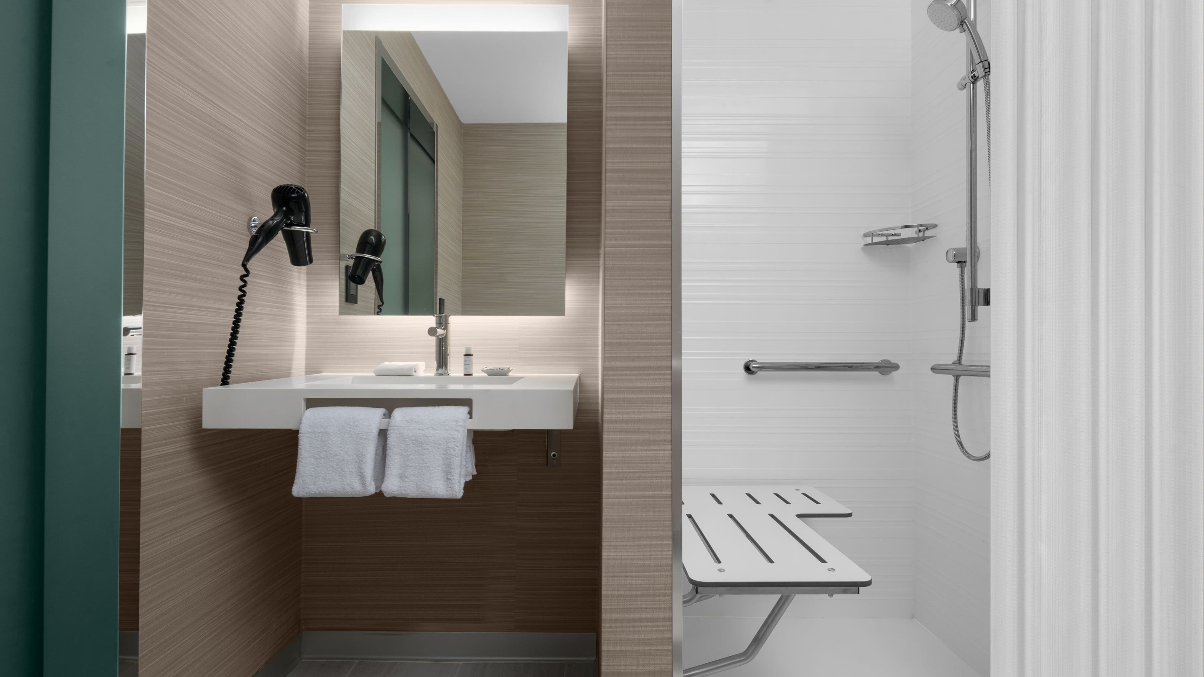 Standard King Bed Room - Image 6