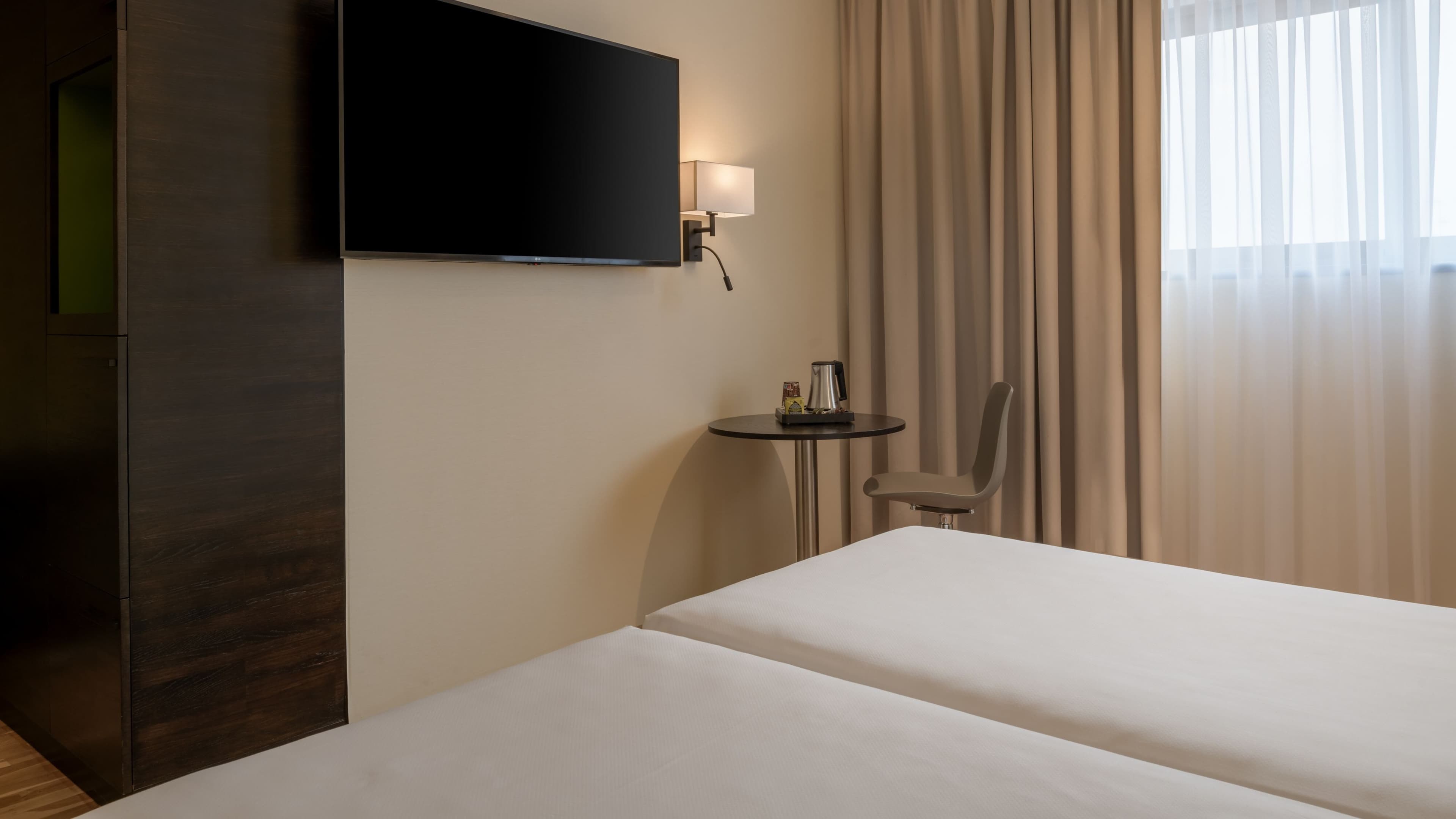 Deluxe Guest room - Image 5